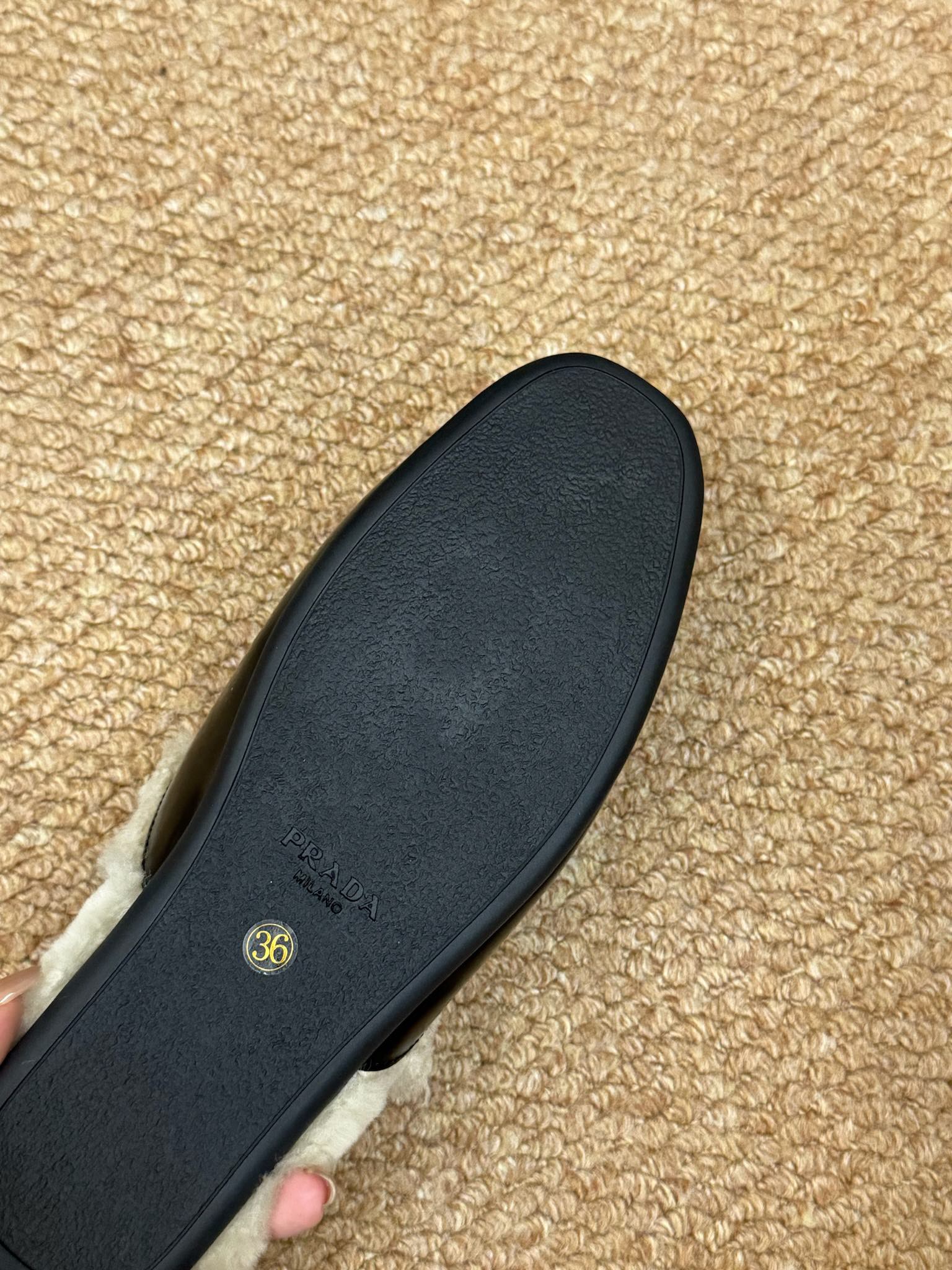 PRADA 26S SHEARLING MULE SLIPPERS IN BLACK CALFSKIN