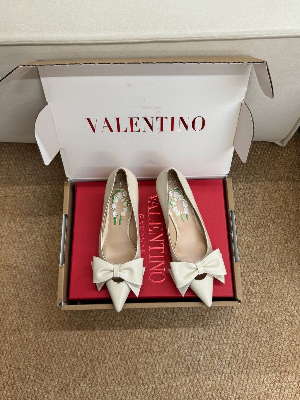 VALENTINO 26S HIGH HEEL SHOES IN OFF-WHITE CALFSKIN WITH BOW