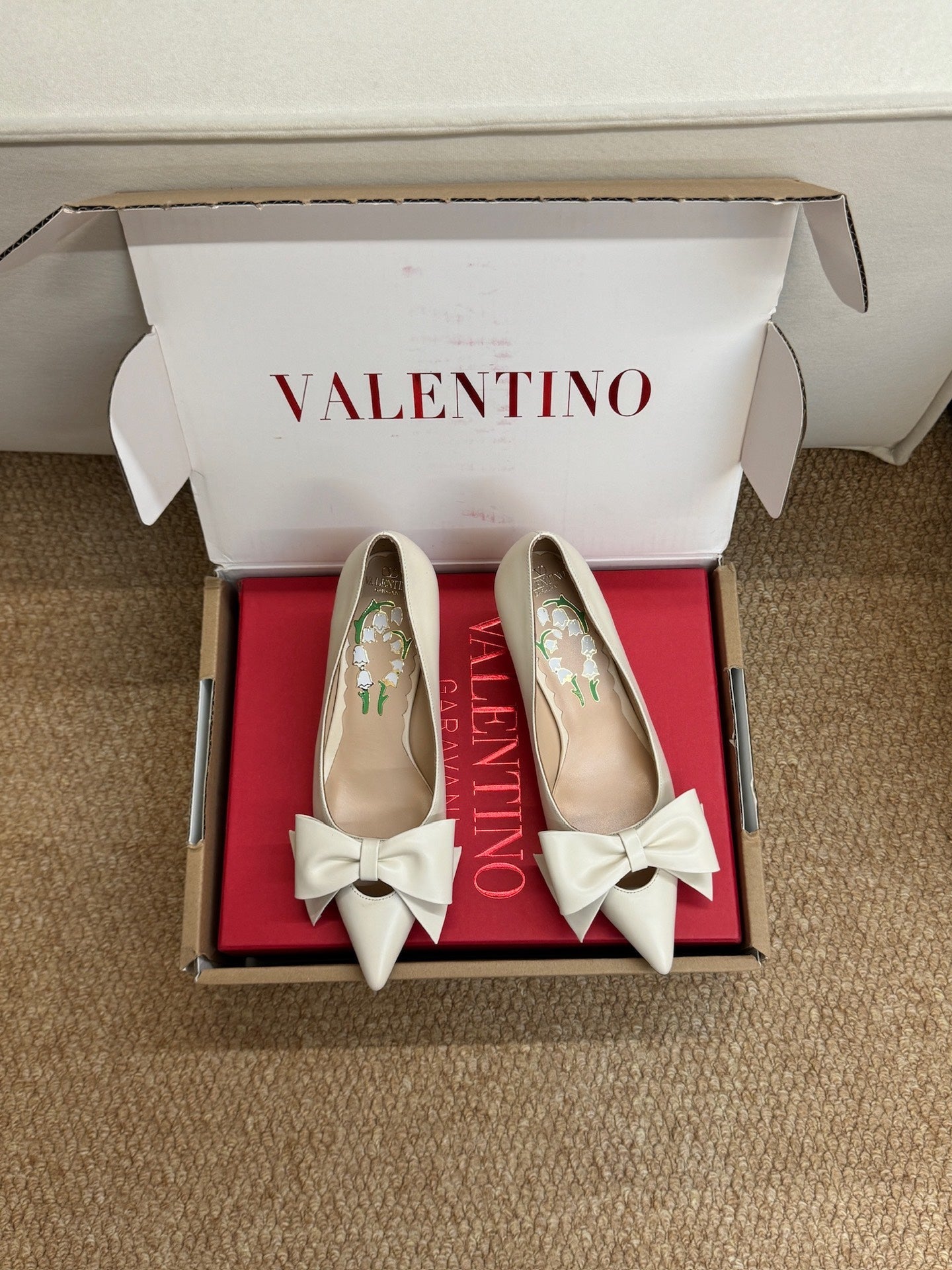 VALENTINO 26S HIGH HEEL SHOES IN OFF-WHITE CALFSKIN WITH BOW