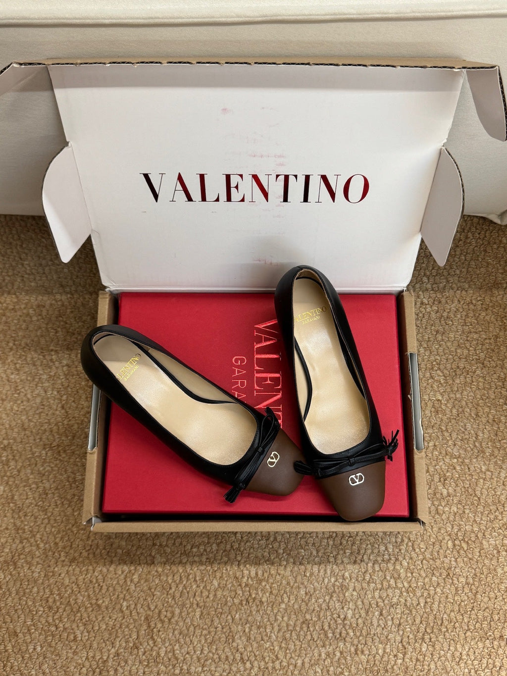VALENTINO 26S HEELED BALLET FLATS IN BROWN AND BLACK CALFSKIN