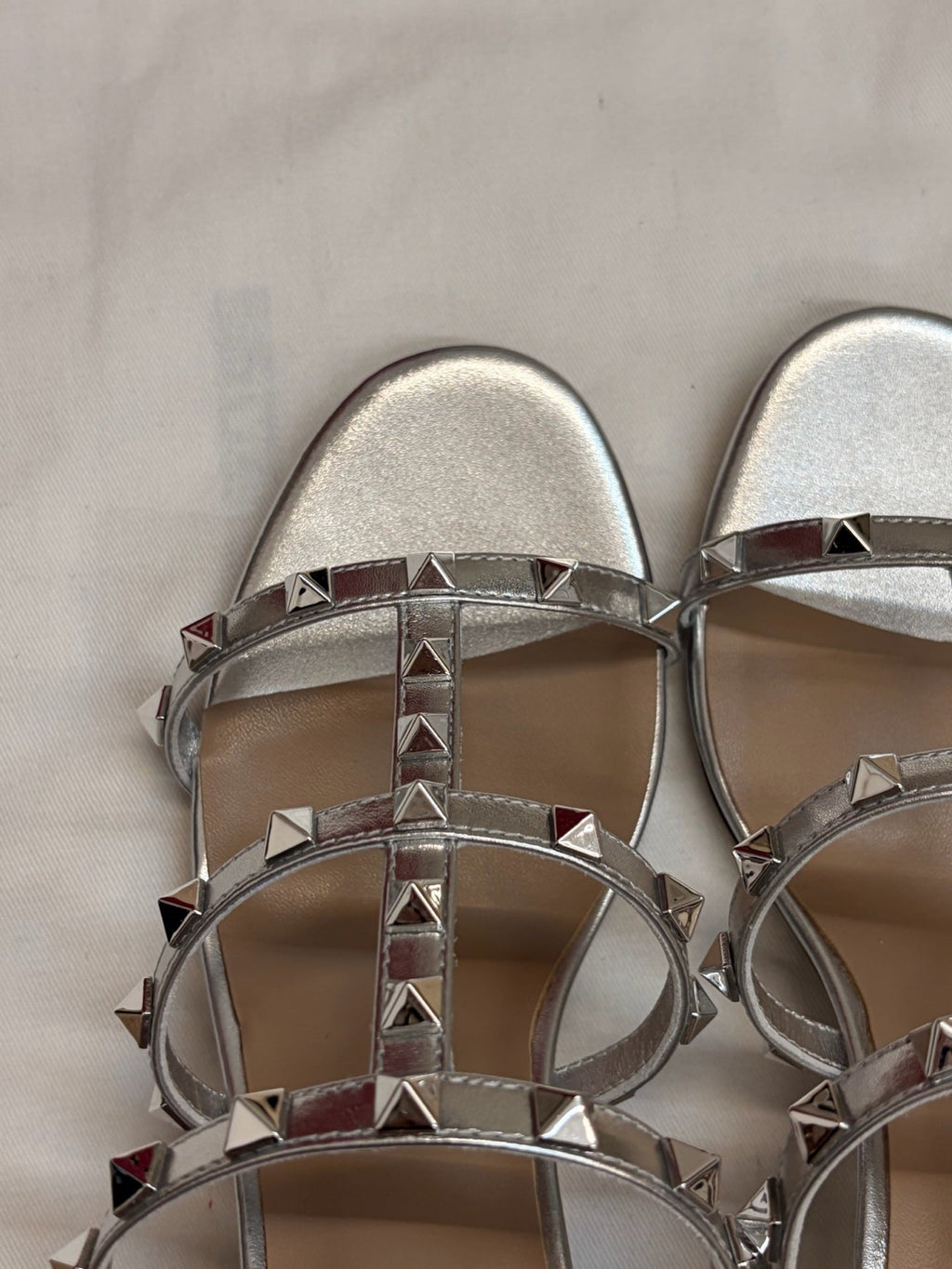 VALENTINO 26S ROCKSTUD HIGH HEEL SANDALS IN SILVER CALFSKIN