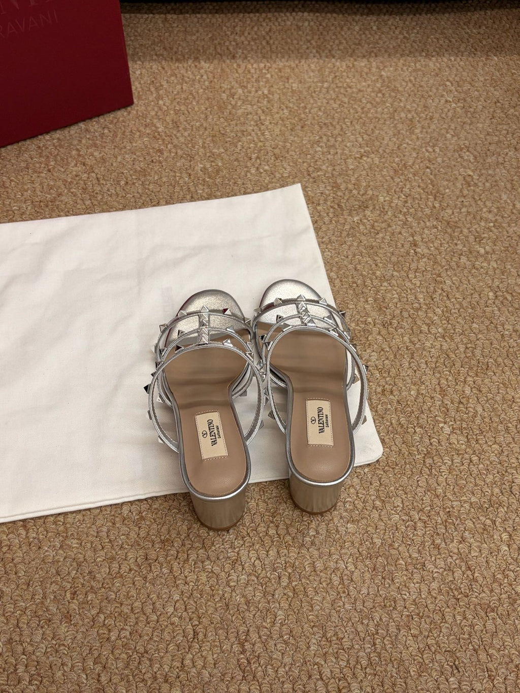 VALENTINO 26S ROCKSTUD HIGH HEEL SANDALS IN SILVER CALFSKIN