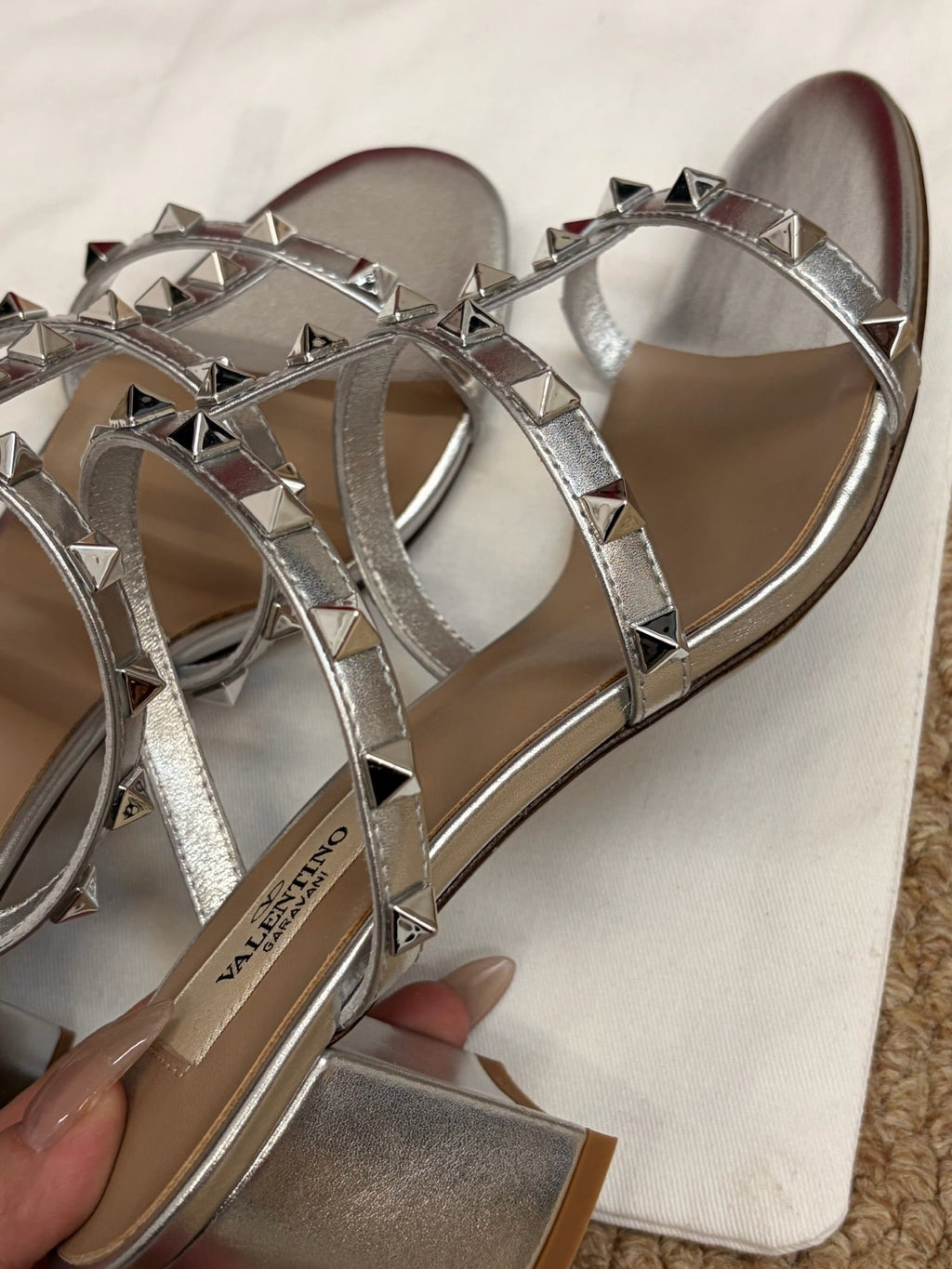 VALENTINO 26S ROCKSTUD HIGH HEEL SANDALS IN SILVER CALFSKIN
