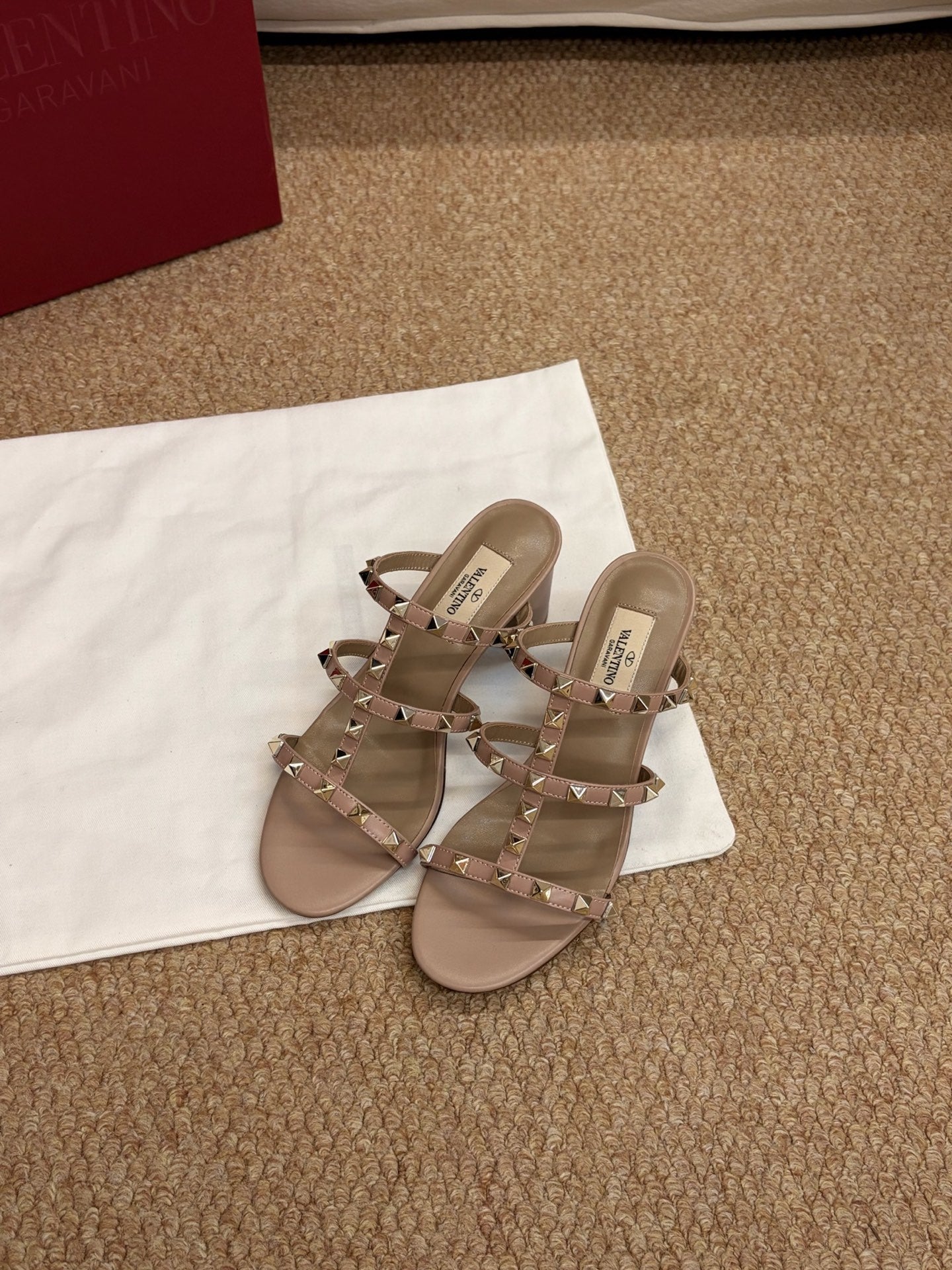 VALENTINO 26S ROCKSTUD HIGH HEEL SANDALS IN BLUSH NUDE CALFSKIN