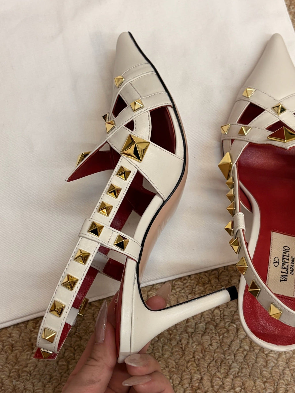 VALENTINO 26S ROCKSTUD SLINGBACK HEELS IN OFF-WHITE CALFSKIN