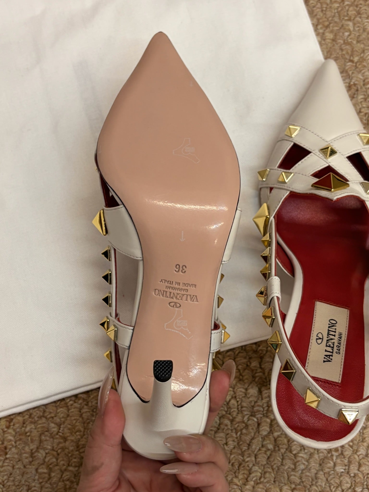 VALENTINO 26S ROCKSTUD SLINGBACK HEELS IN OFF-WHITE CALFSKIN