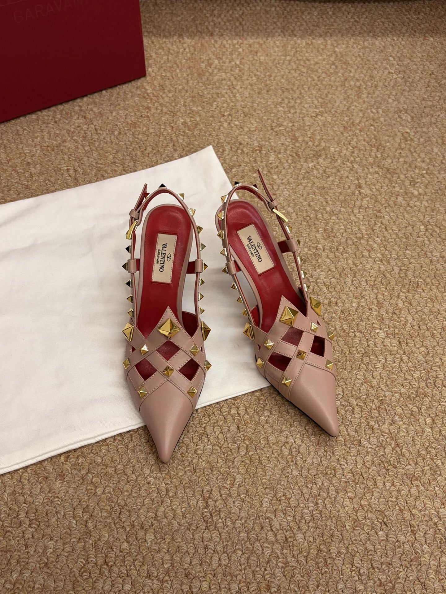 VALENTINO 26S ROCKSTUD SLINGBACK HEELS IN BLUSH NUDE CALFSKIN
