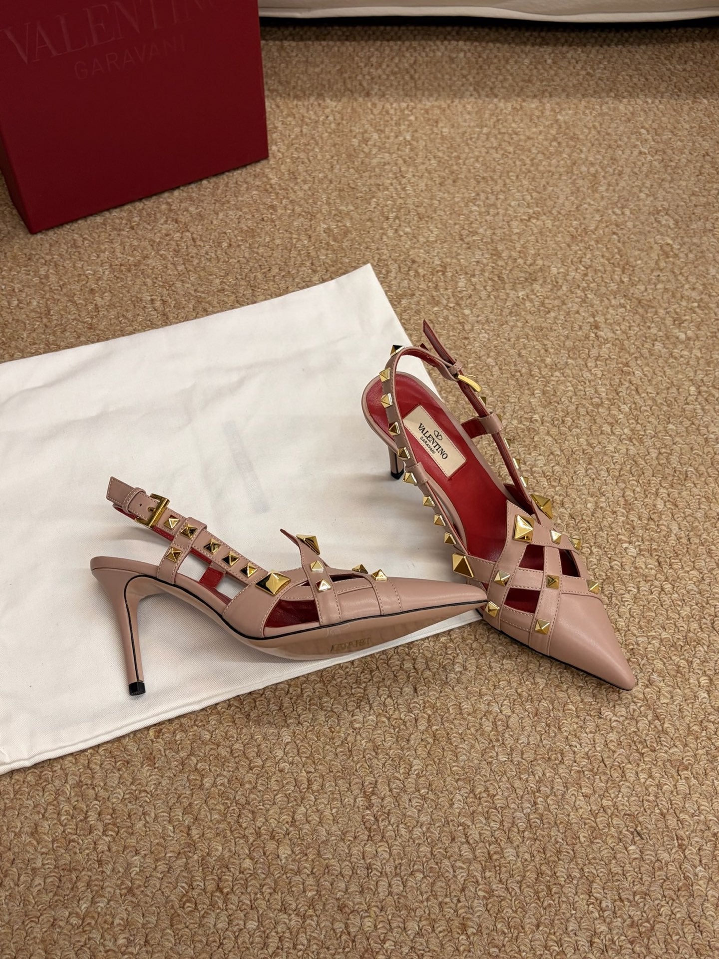 VALENTINO 26S ROCKSTUD SLINGBACK HEELS IN BLUSH NUDE CALFSKIN