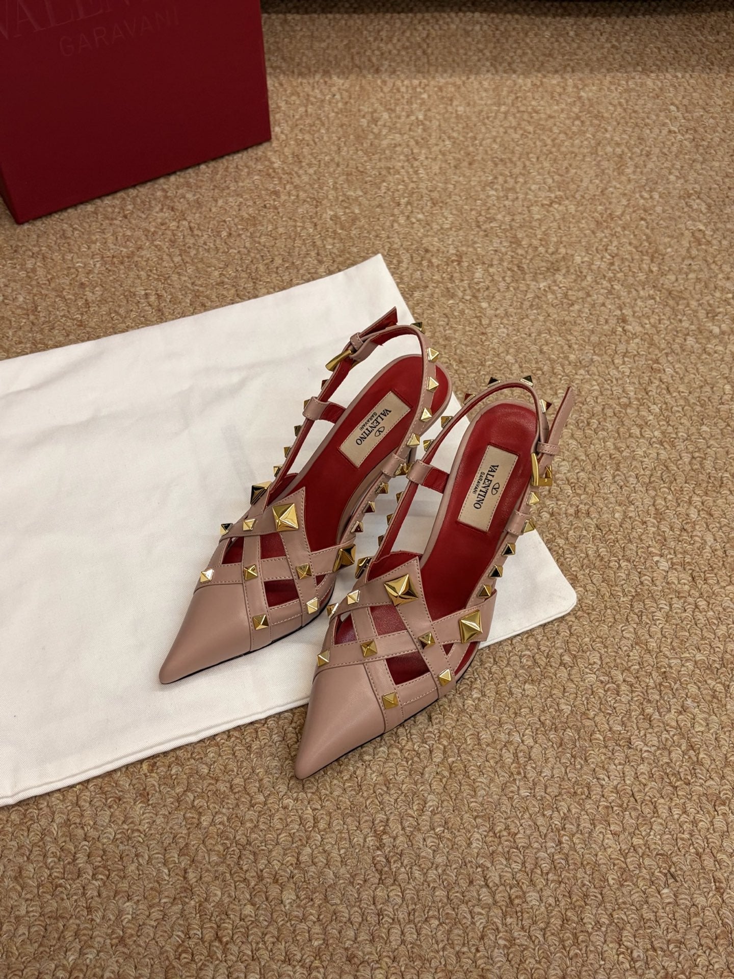 VALENTINO 26S ROCKSTUD SLINGBACK HEELS IN BLUSH NUDE CALFSKIN