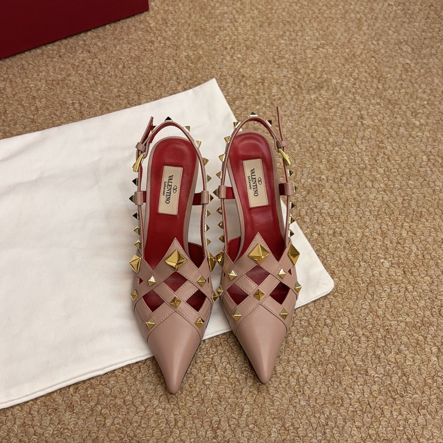 VALENTINO 26S ROCKSTUD SLINGBACK HEELS IN BLUSH NUDE CALFSKIN