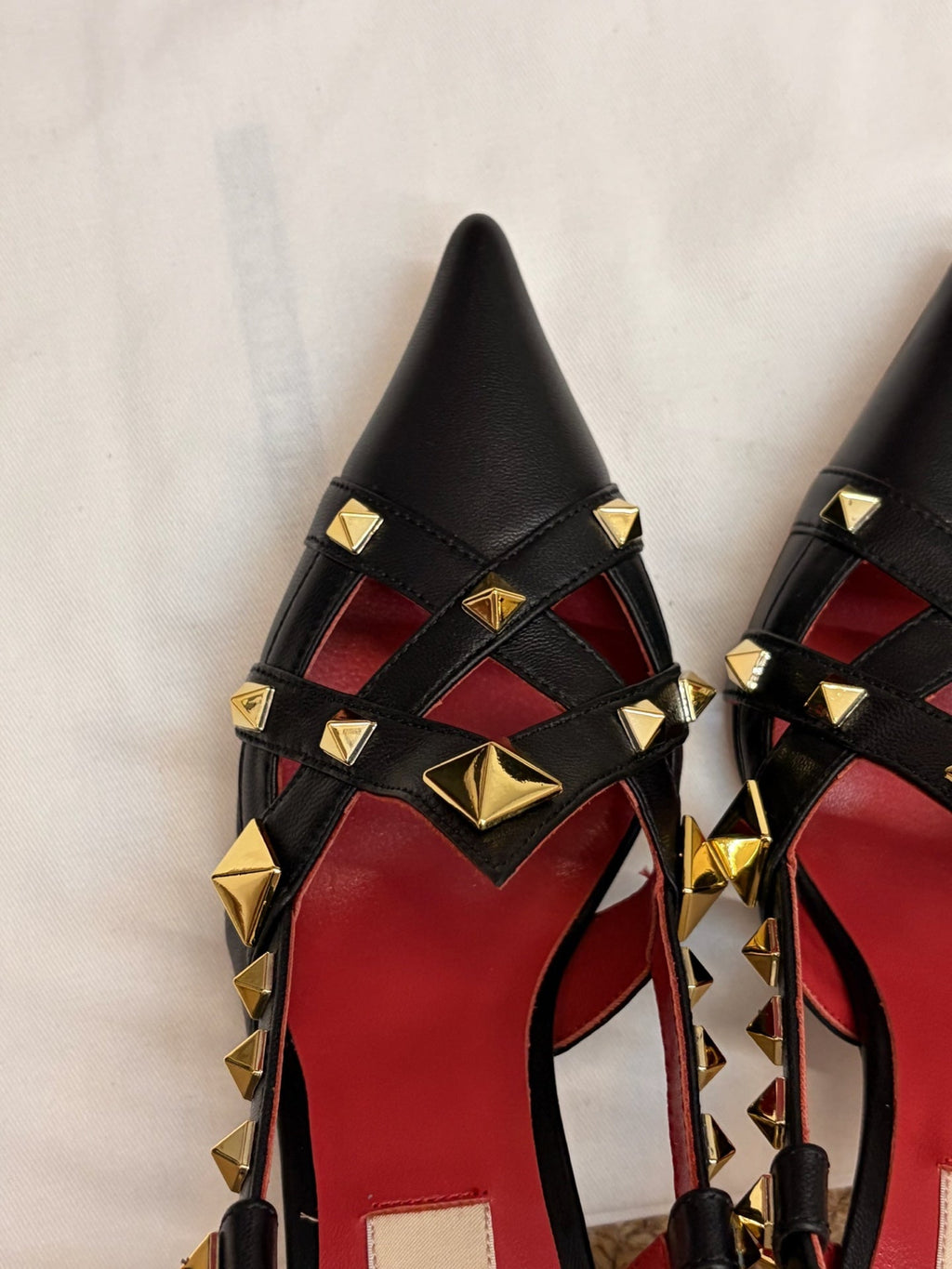 VALENTINO 26S ROCKSTUD SLINGBACK HEELS IN BLACK CALFSKIN