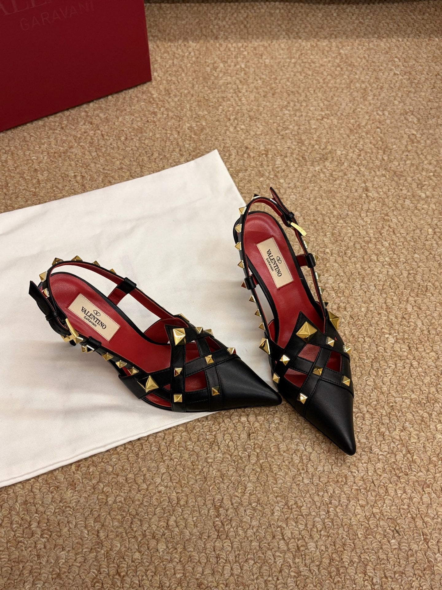 VALENTINO 26S ROCKSTUD SLINGBACK HEELS IN BLACK CALFSKIN