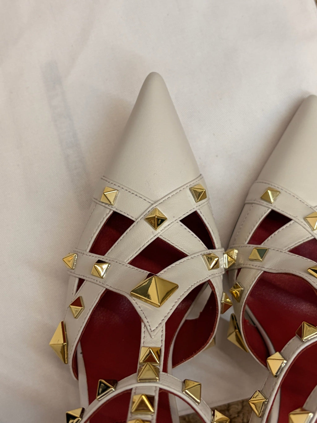 VALENTINO 26S OCKSTUD HEELS IN OFF-WHITE CALFSKIN