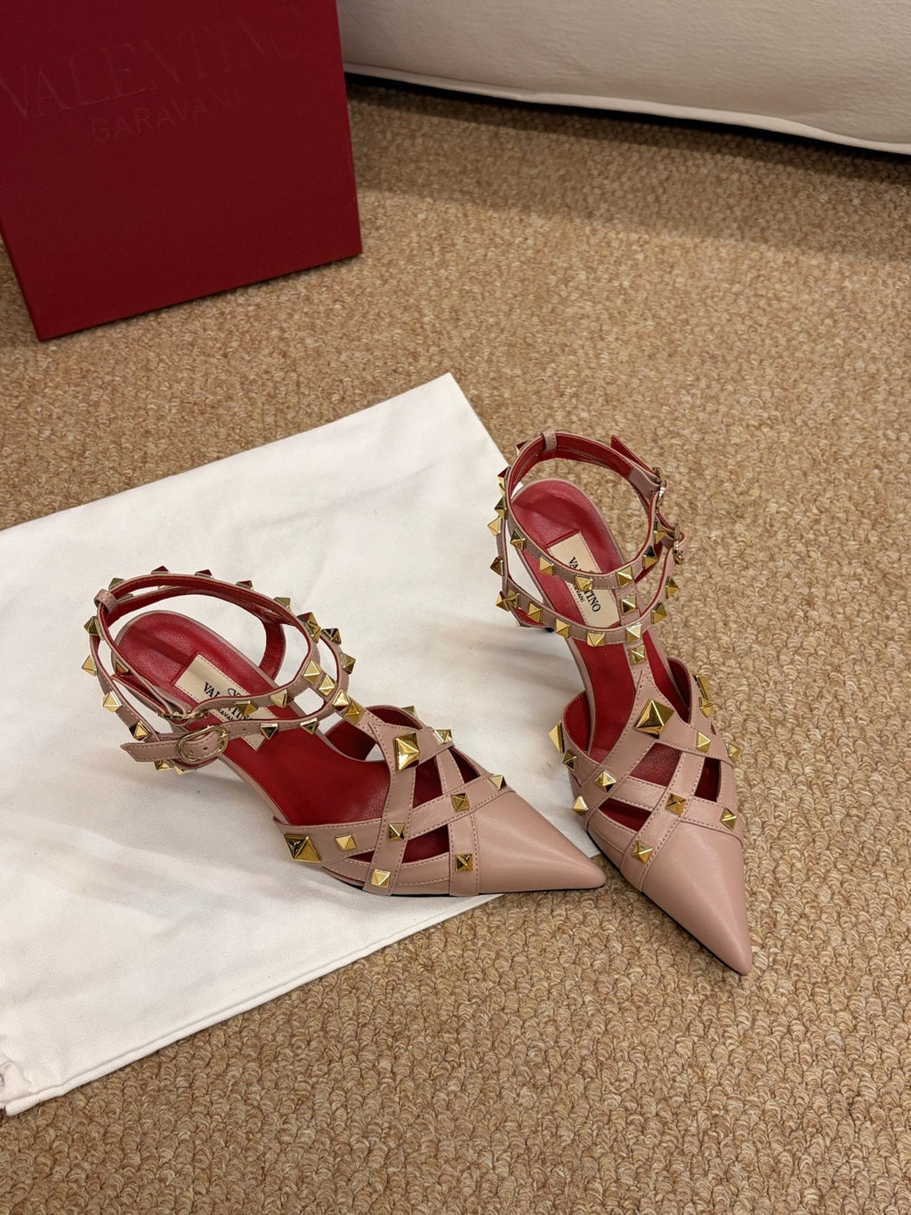 VALENTINO 26S OCKSTUD HEELS IN BLUSH NUDE CALFSKIN
