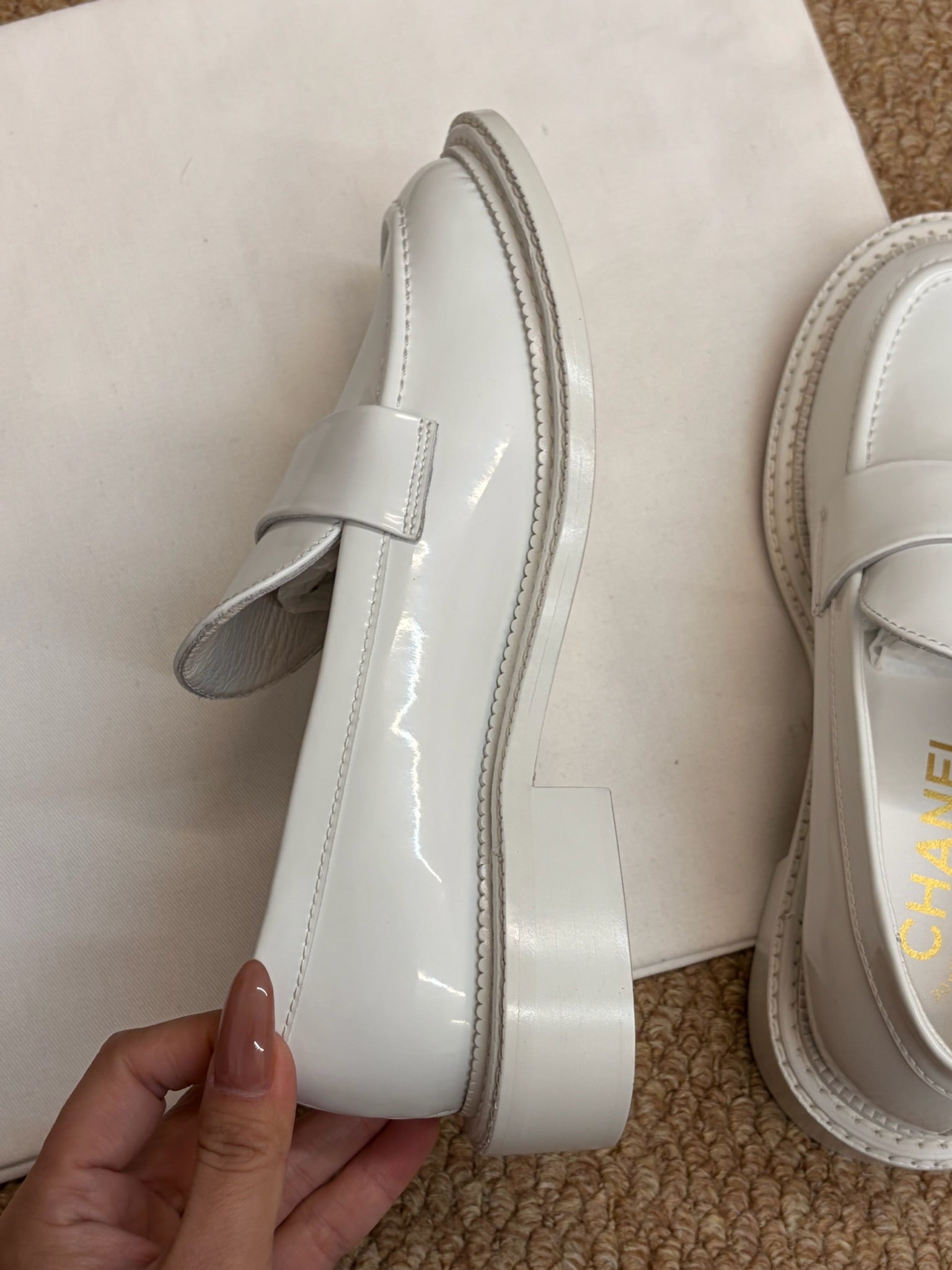 CHANEL 26S LOAFERS IN WHITE PATENT CALFSKIN CC LOGO