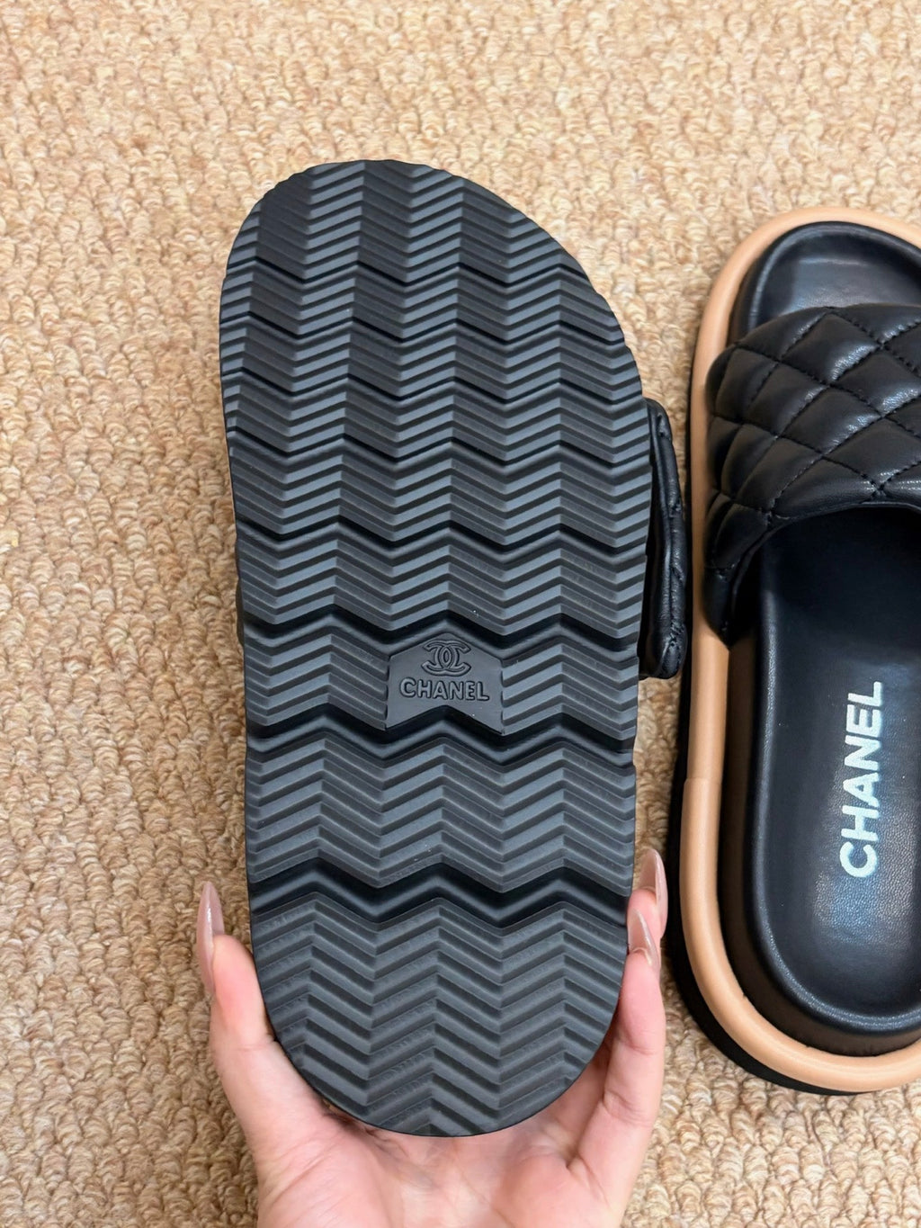 CHANEL 26S SLIDE SANDALS IN BLACK QUILTED CALFSKIN WITH LOGO PLAQUE