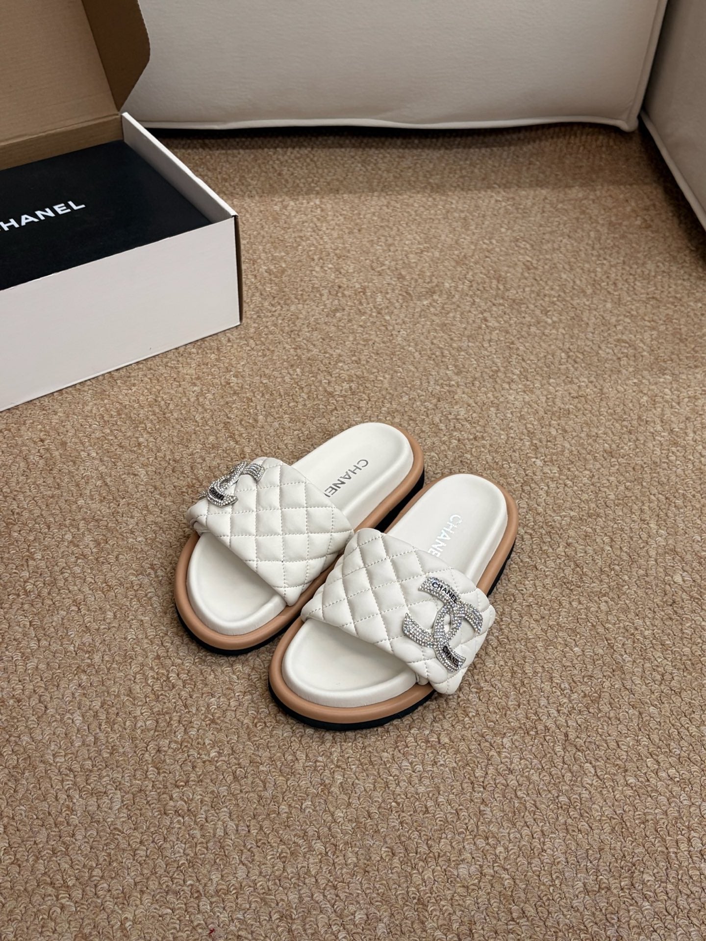 CHANEL 26S SLIDE SANDALS IN WHITE QUILTED CALFSKIN SILVER HARDWARE