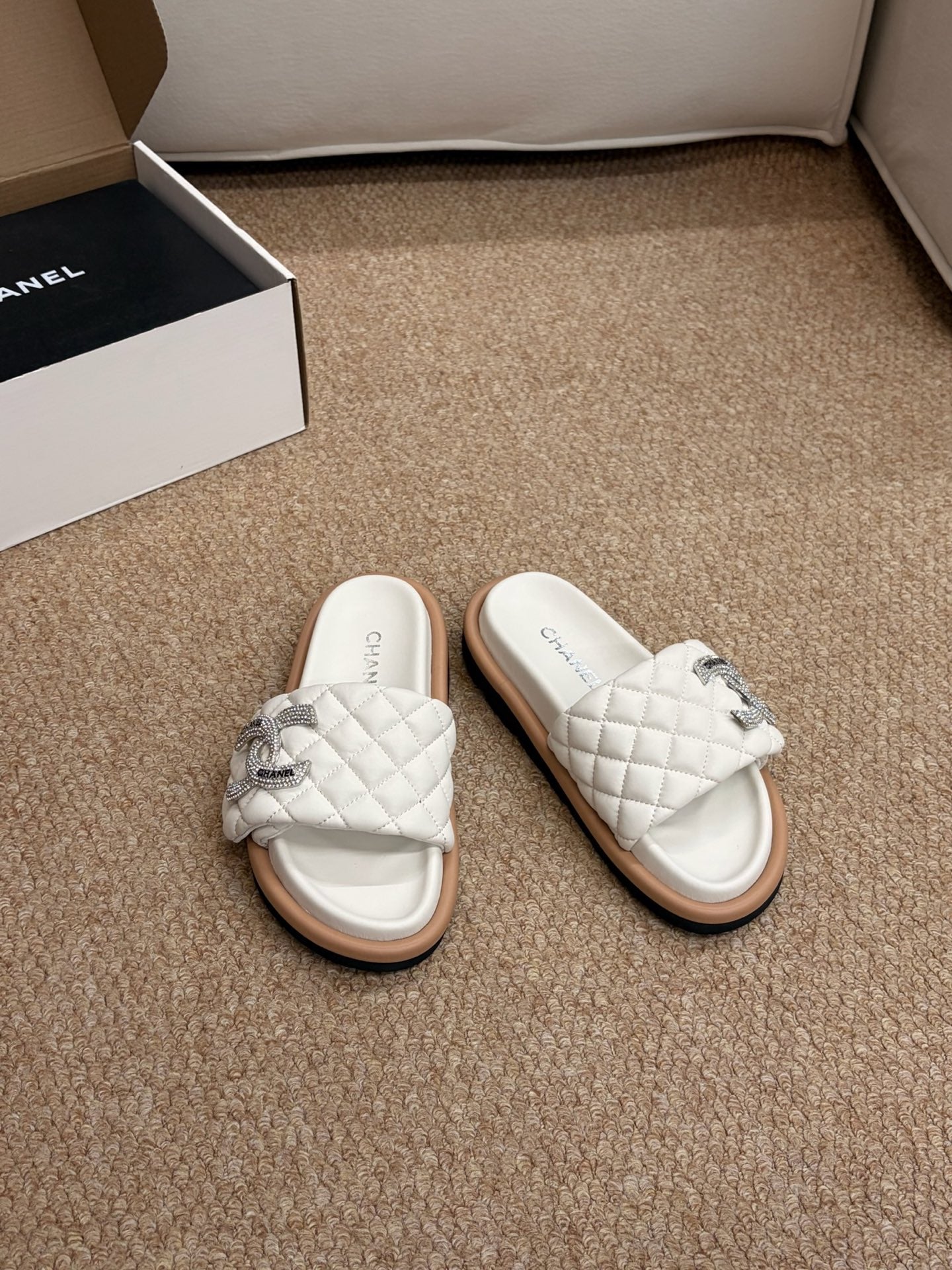 CHANEL 26S SLIDE SANDALS IN WHITE QUILTED CALFSKIN SILVER HARDWARE