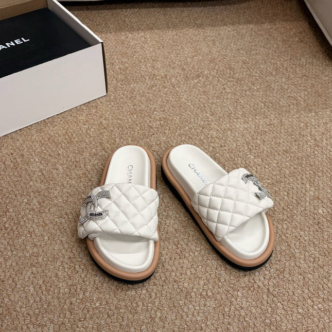 CHANEL 26S SLIDE SANDALS IN WHITE QUILTED CALFSKIN SILVER HARDWARE