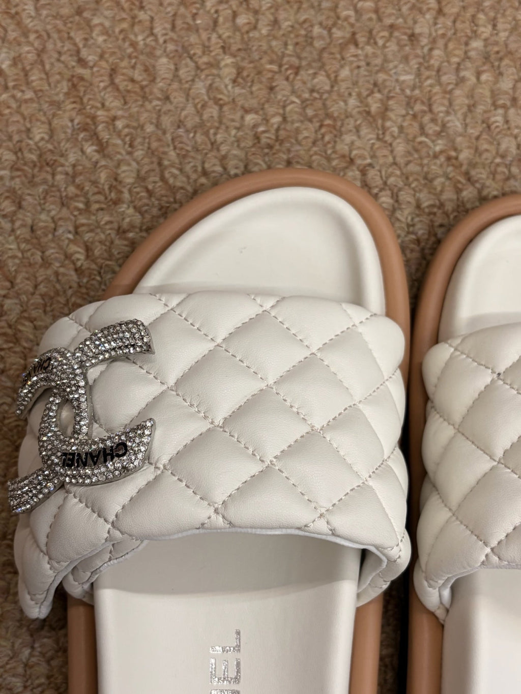 CHANEL 26S SLIDE SANDALS IN WHITE QUILTED CALFSKIN SILVER HARDWARE