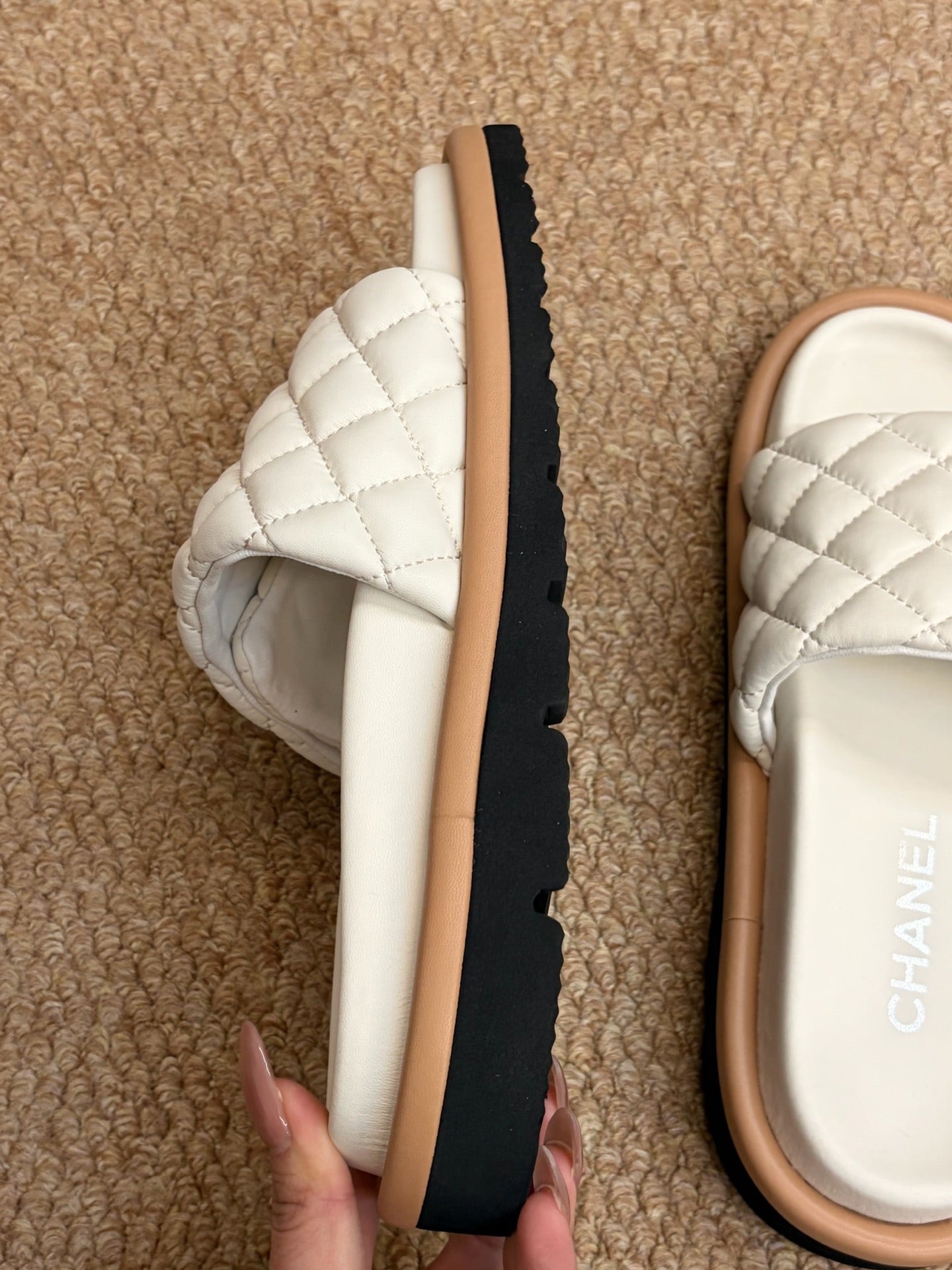 CHANEL 26S SLIDE SANDALS IN WHITE QUILTED CALFSKIN SILVER HARDWARE