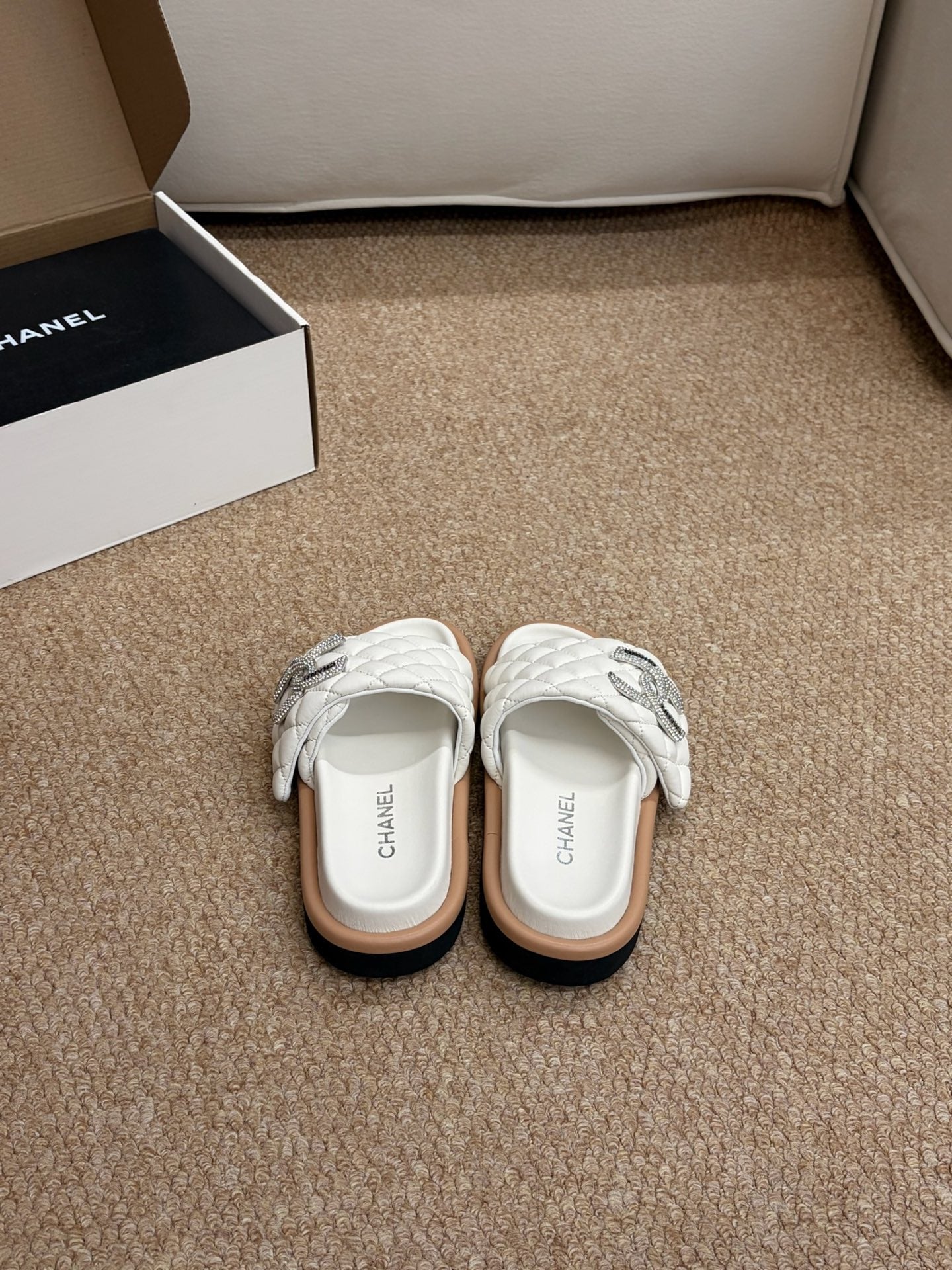 CHANEL 26S SLIDE SANDALS IN WHITE QUILTED CALFSKIN SILVER HARDWARE
