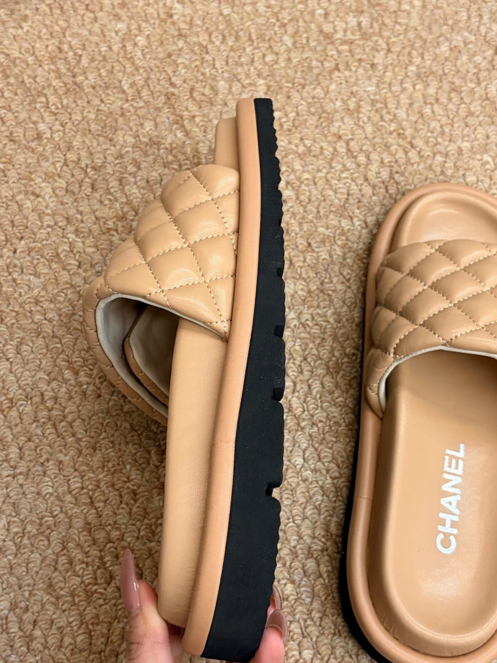 CHANEL 26S SLIDE SANDALS IN BEIGE QUILTED CALFSKIN SILVER HARDWARE