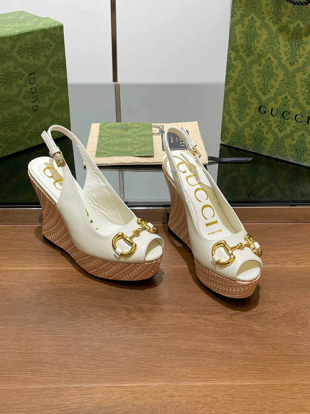GG WEDGE PLATFORM IN WHITE CALFSKIN WITH GOLD HARDWARE