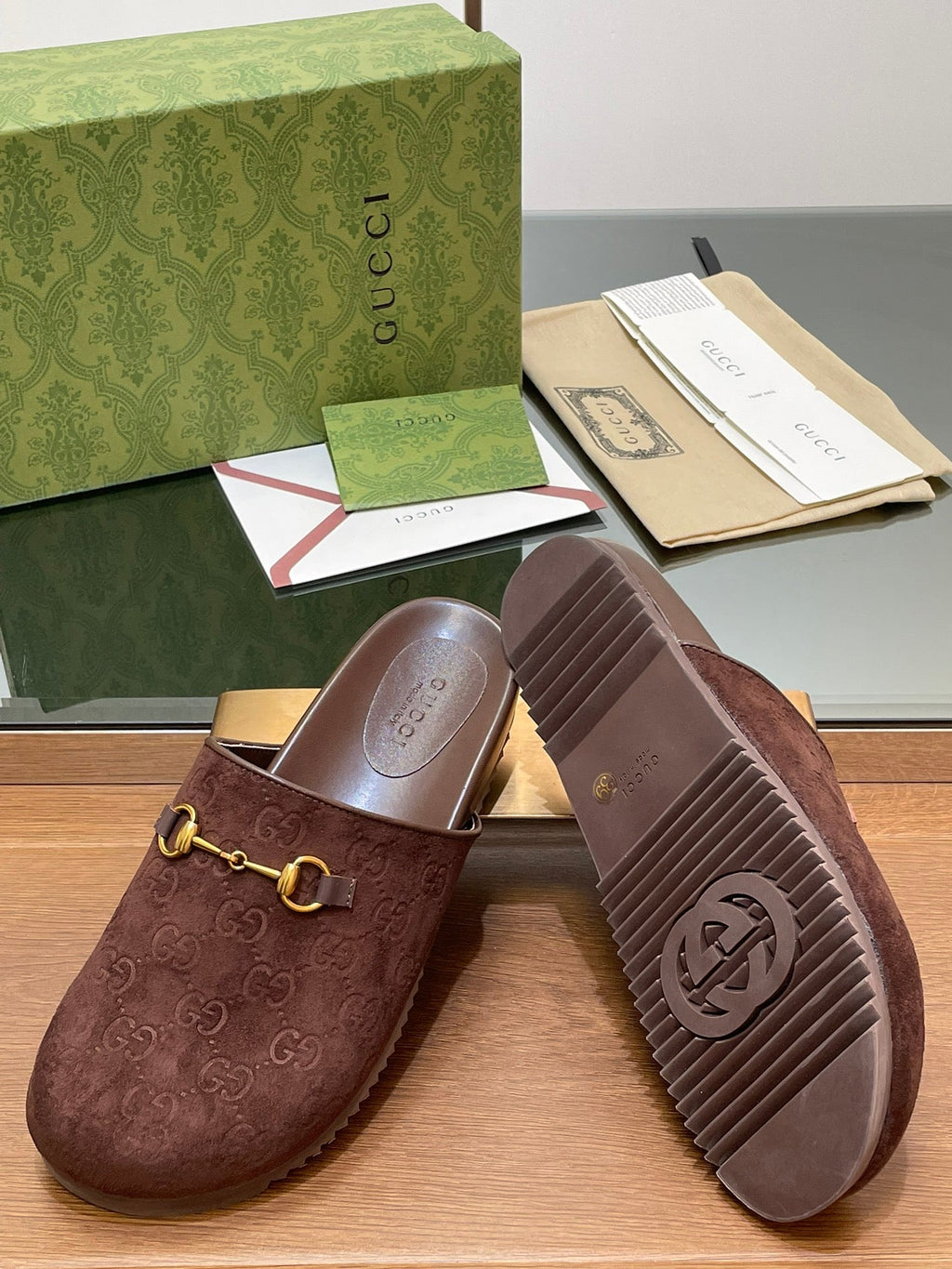 GG HORSEBIT MULE IN CHOCOLATE BROWN EMBOSSED SUEDE AND SHEEPSKIN LINING