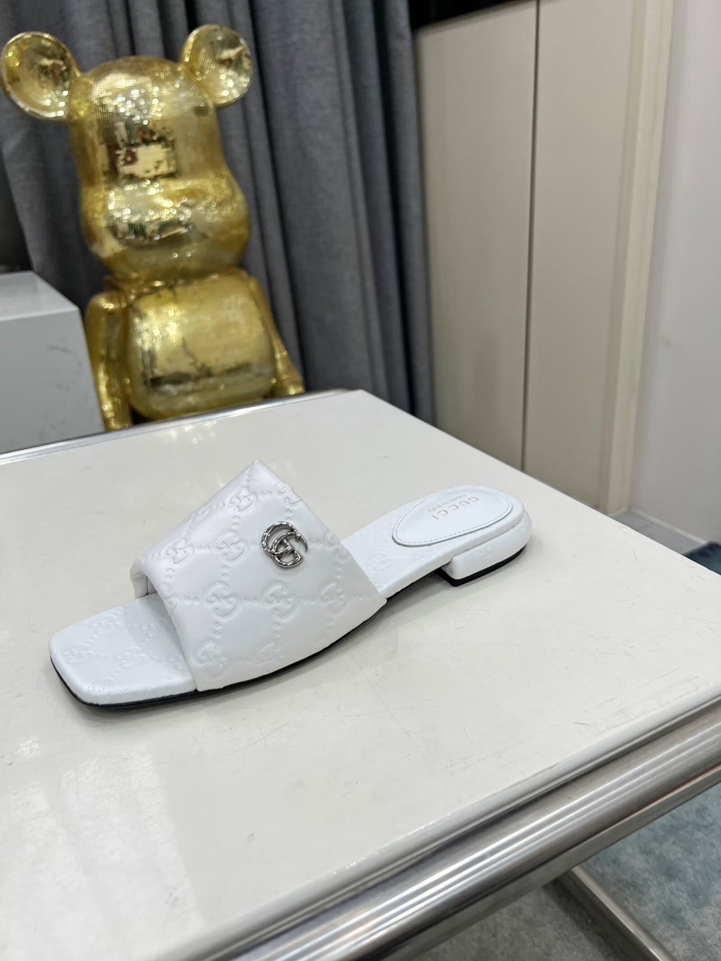 GG CASUAL SLIPPERS IN WHITE CALFSKIN LOGO EMBOSSING