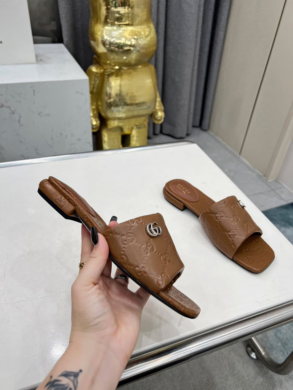 GG CASUAL SLIPPERS IN BROWN CALFSKIN LOGO EMBOSSING