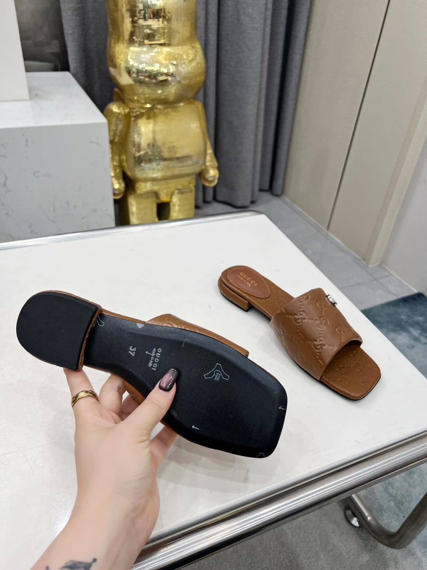 GG CASUAL SLIPPERS IN BROWN CALFSKIN LOGO EMBOSSING
