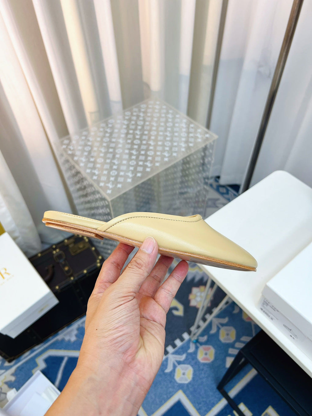 THE ROW 26S ROUND TOE MULES IN BEIGE CALFSKIN