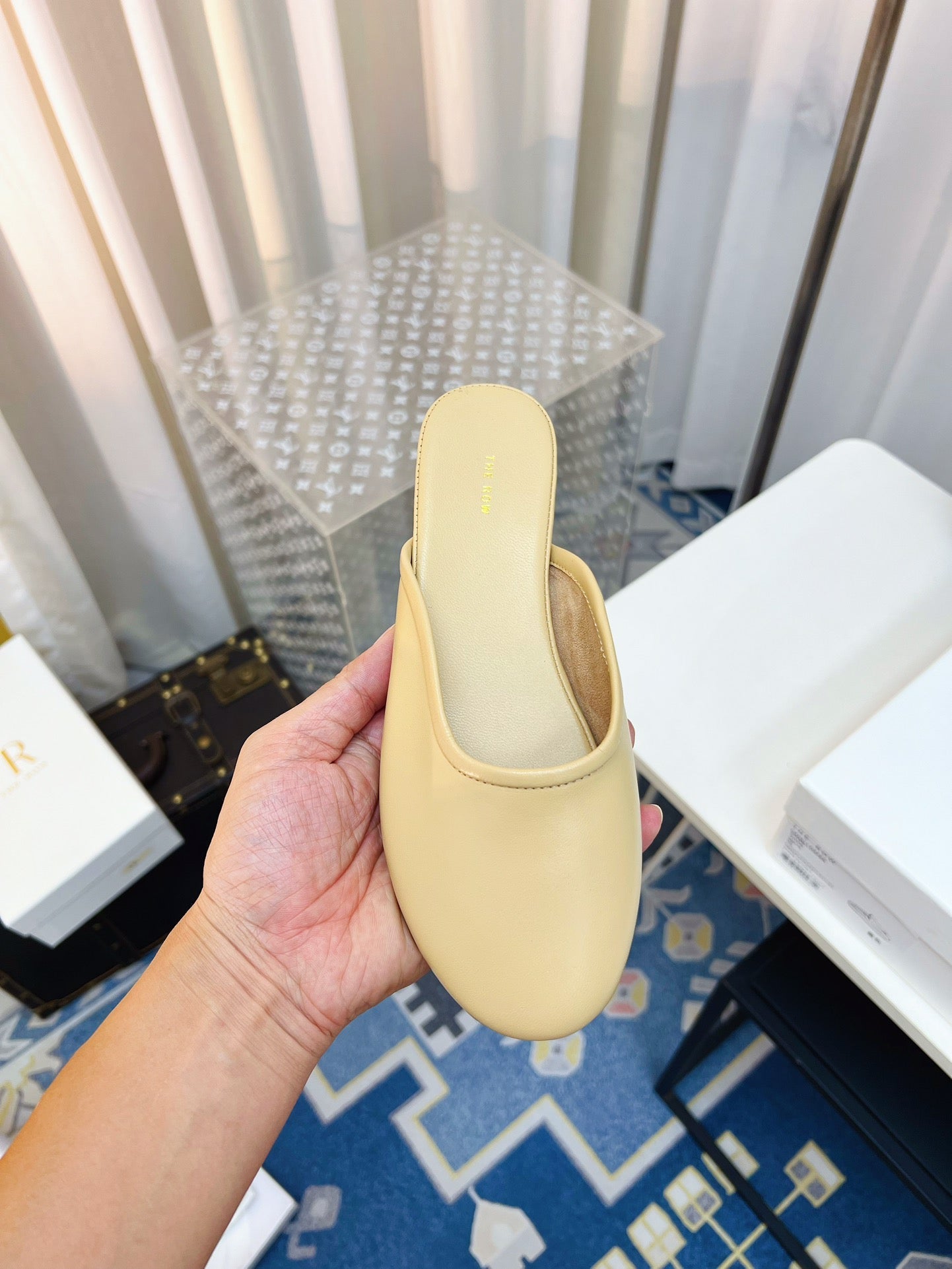 THE ROW 26S ROUND TOE MULES IN BEIGE CALFSKIN