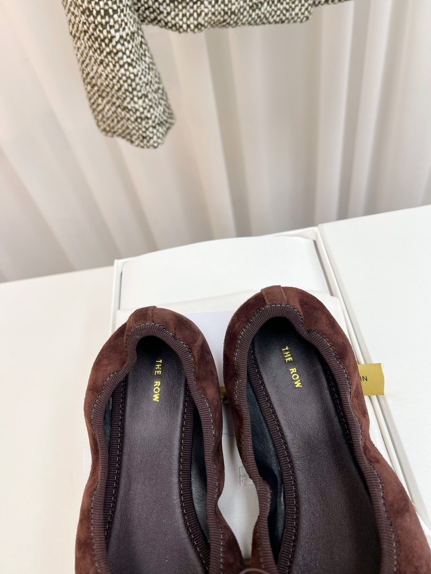 THE ROW 26S BALLET FLATS IN DARK BROWN SUEDE ELASTIC TRIM WITH BOW
