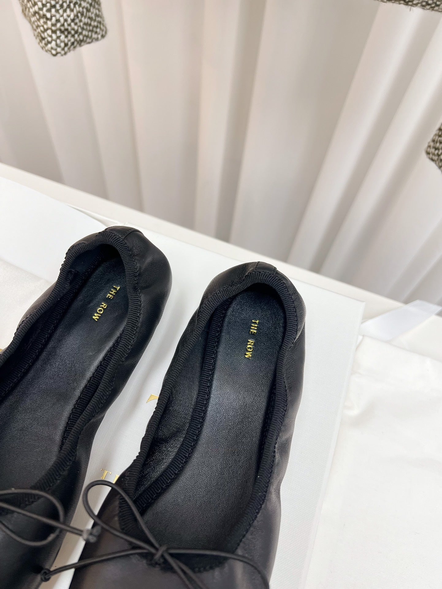 THE ROW 26S BALLET FLATS IN BLACK CALFSKIN ELASTIC TRIM WITH BOW