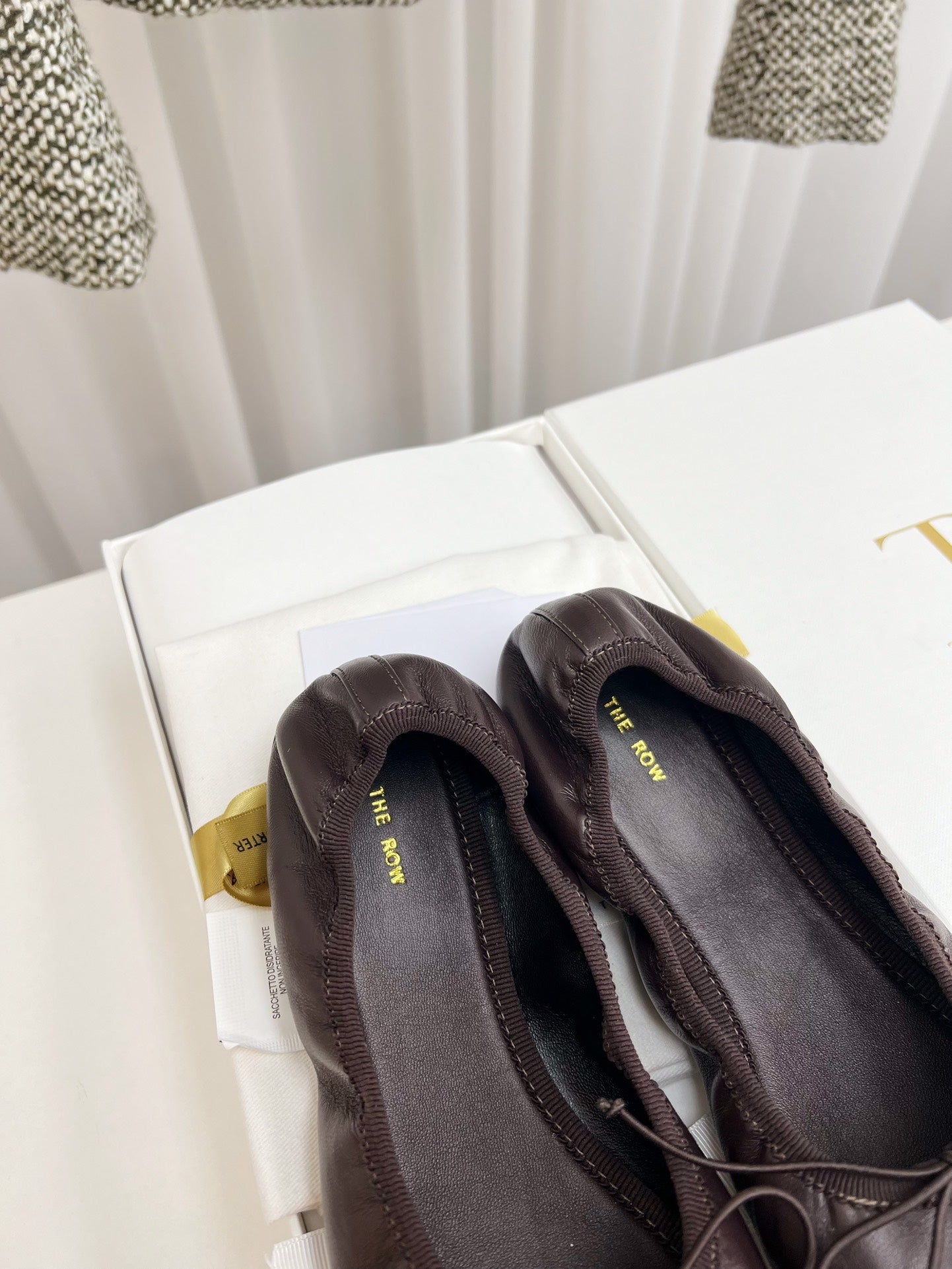 THE ROW 26S BALLET FLATS IN DARK BROWN CALFSKIN ELASTIC TRIM WITH BOW