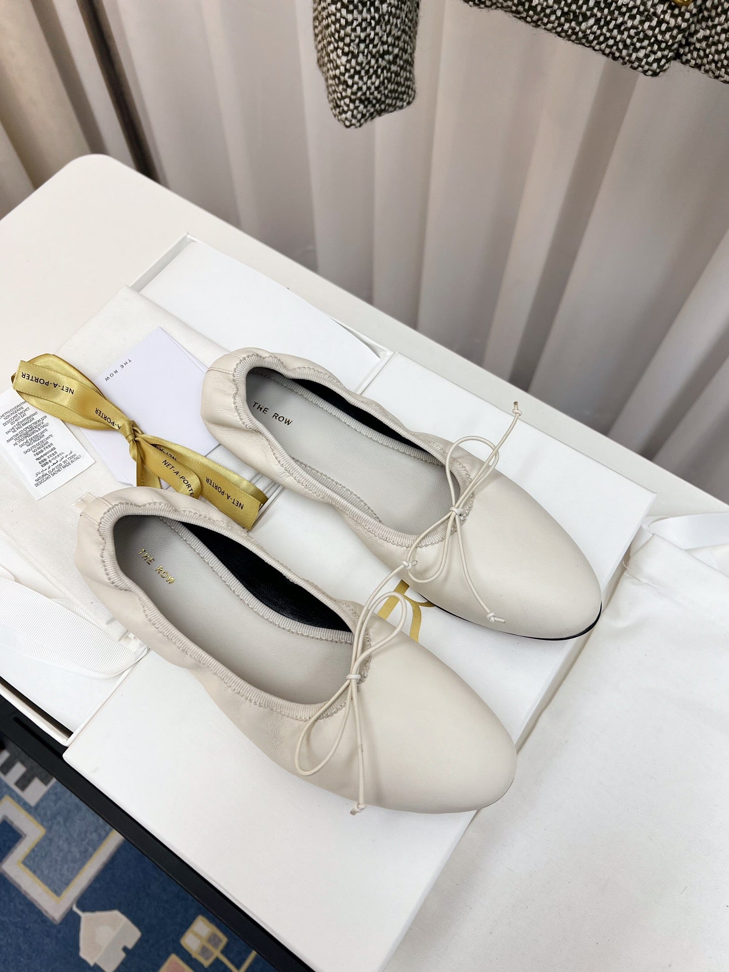 THE ROW 26S BALLET FLATS IN IVORY WHITE CALFSKIN ELASTIC TRIM WITH BOW