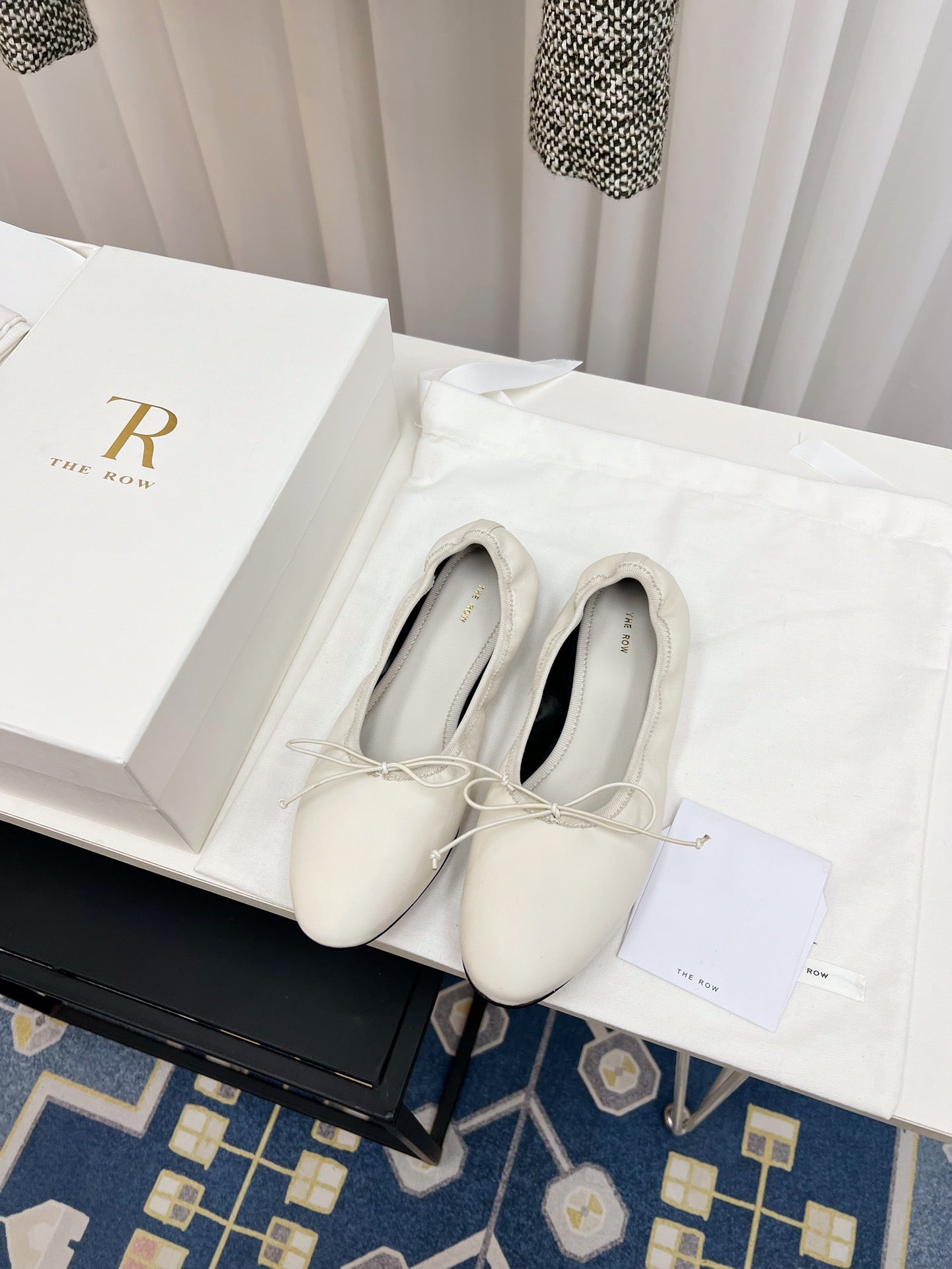 THE ROW 26S BALLET FLATS IN IVORY WHITE CALFSKIN ELASTIC TRIM WITH BOW