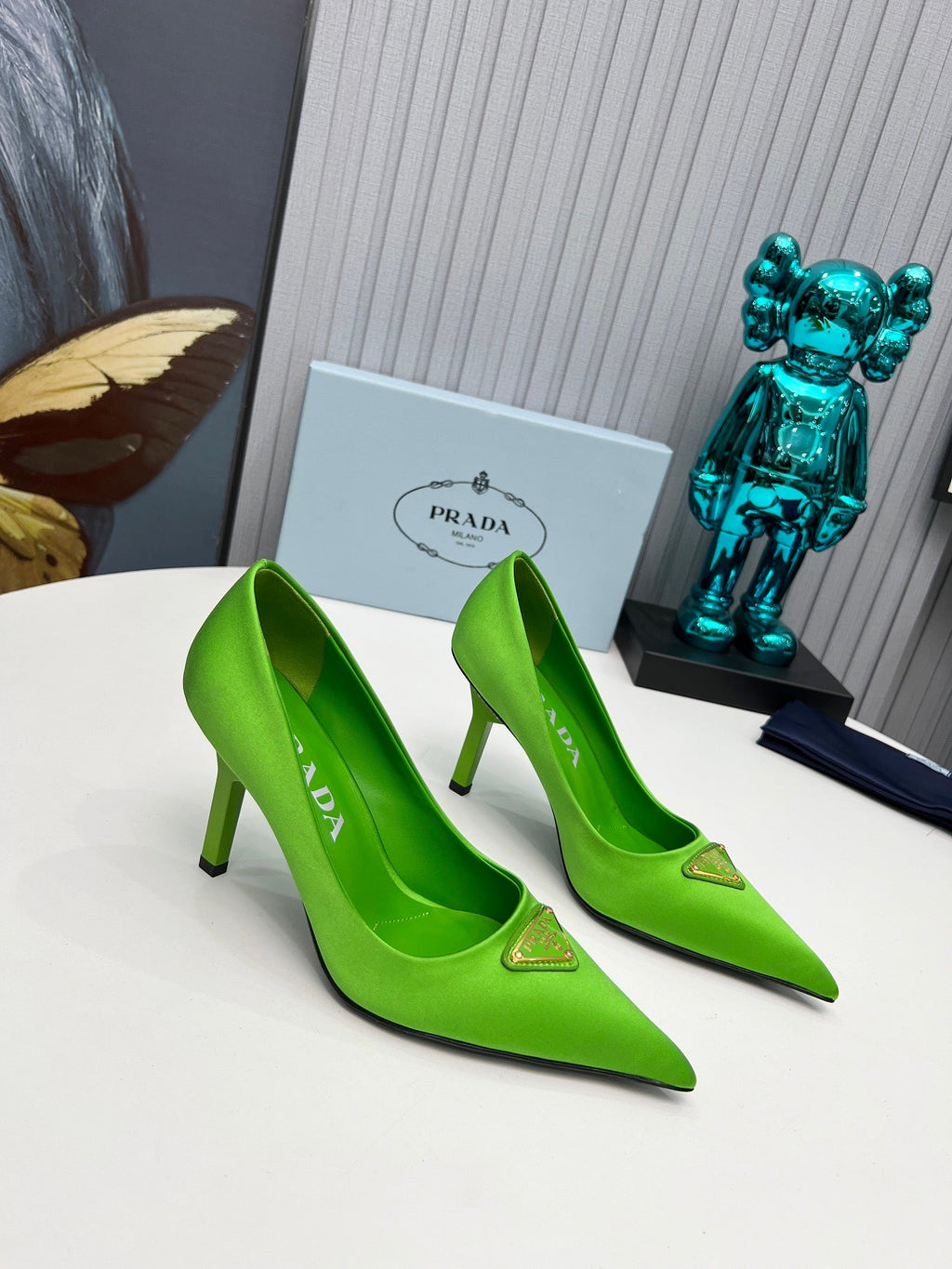 HIGH-HEEL PUMPS IN THYME GREEN SATIN