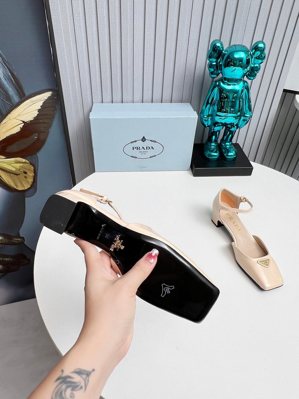 PRADA 26S ANKLE STRAP PUMPS 40MM IN NUDE BEIGE PATENT CALFSKIN TRIANGLE LOGO