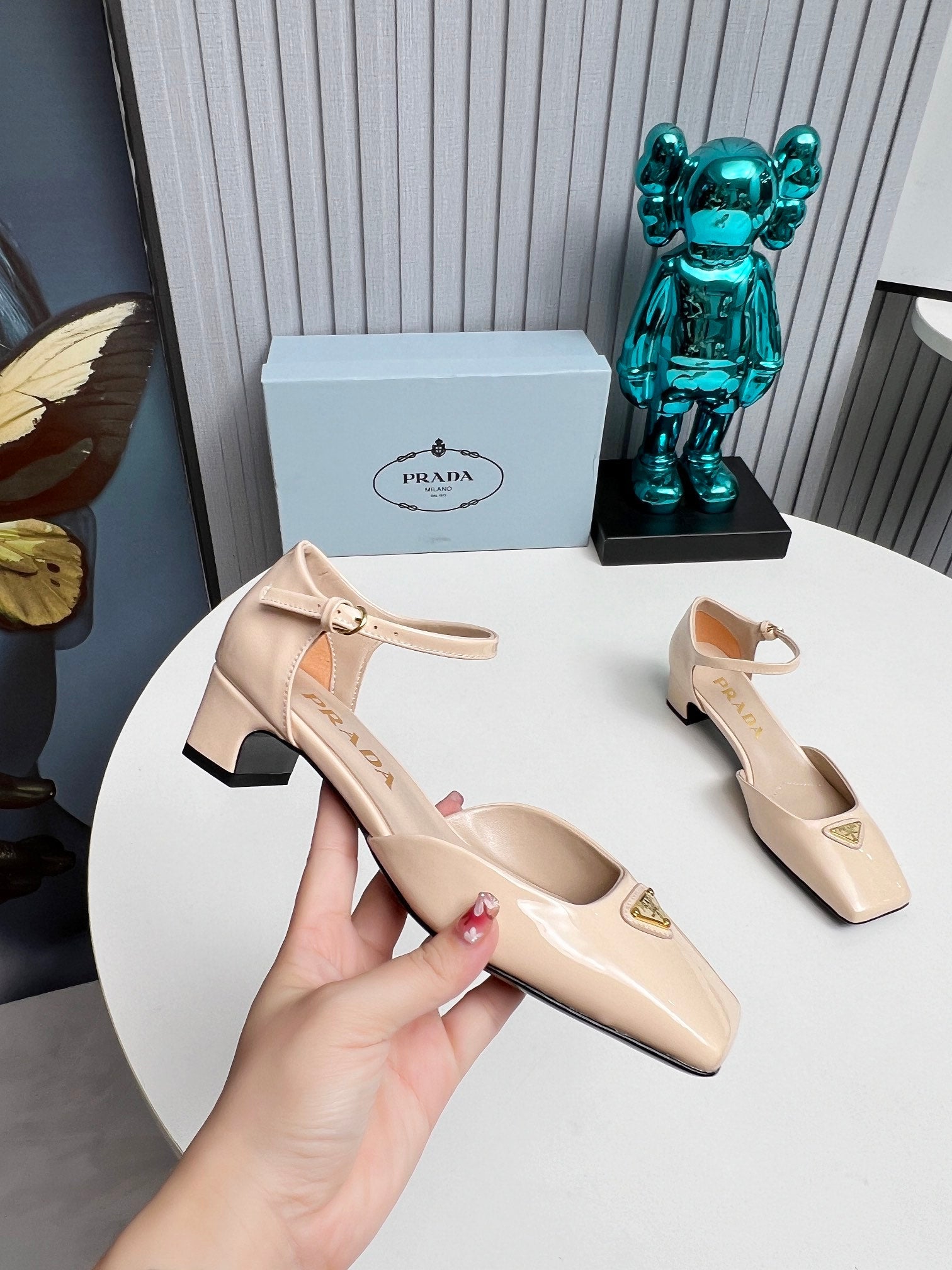 PRADA 26S ANKLE STRAP PUMPS 40MM IN NUDE BEIGE PATENT CALFSKIN TRIANGLE LOGO