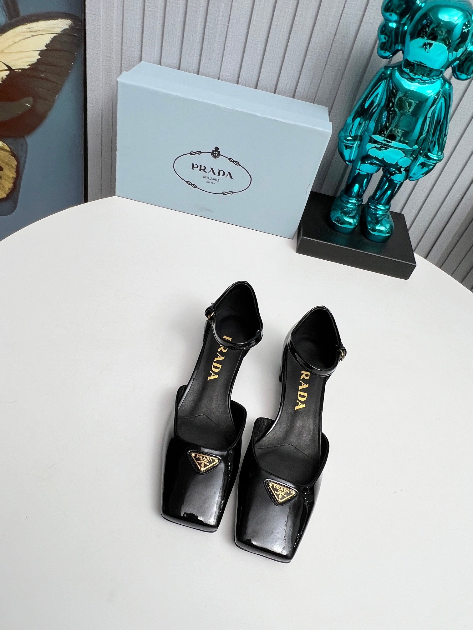 PRADA 26S ANKLE STRAP PUMPS 40MM IN BLACK PATENT CALFSKIN TRIANGLE LOGO