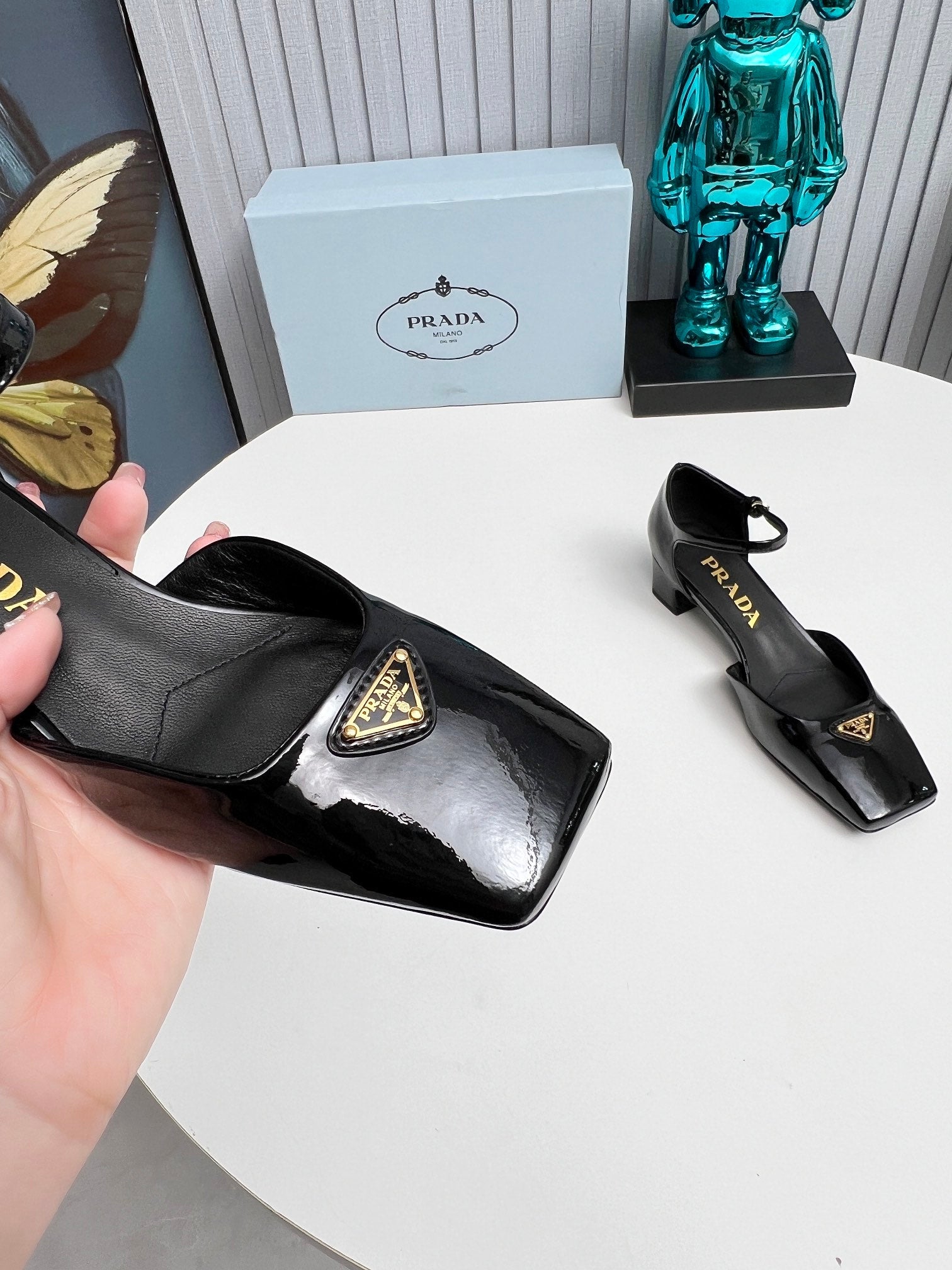 PRADA 26S ANKLE STRAP PUMPS 40MM IN BLACK PATENT CALFSKIN TRIANGLE LOGO