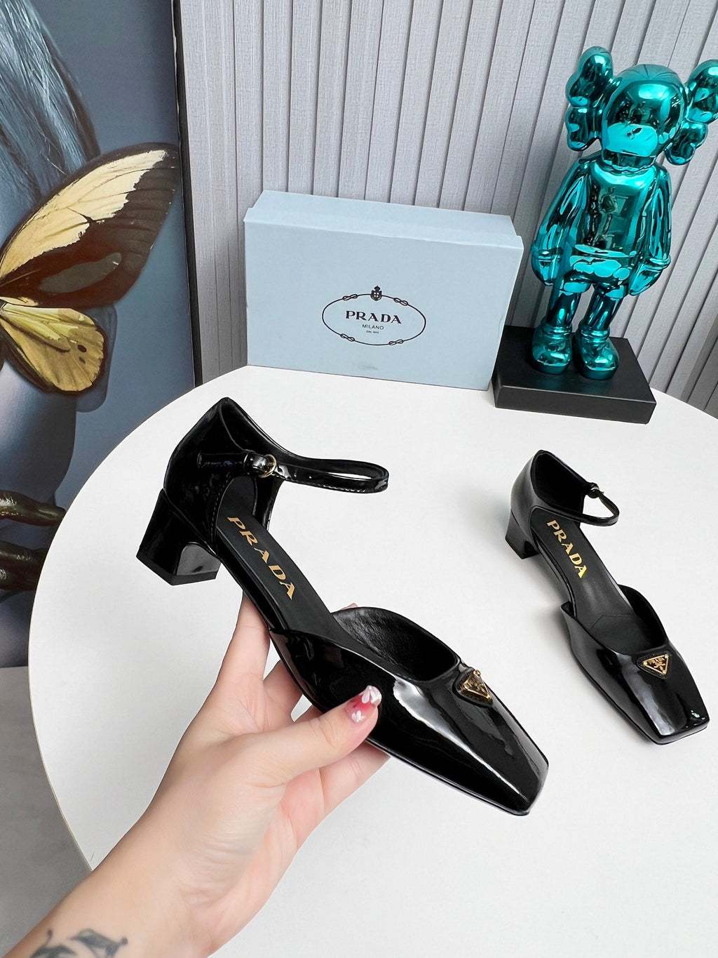PRADA 26S ANKLE STRAP PUMPS 40MM IN BLACK PATENT CALFSKIN TRIANGLE LOGO