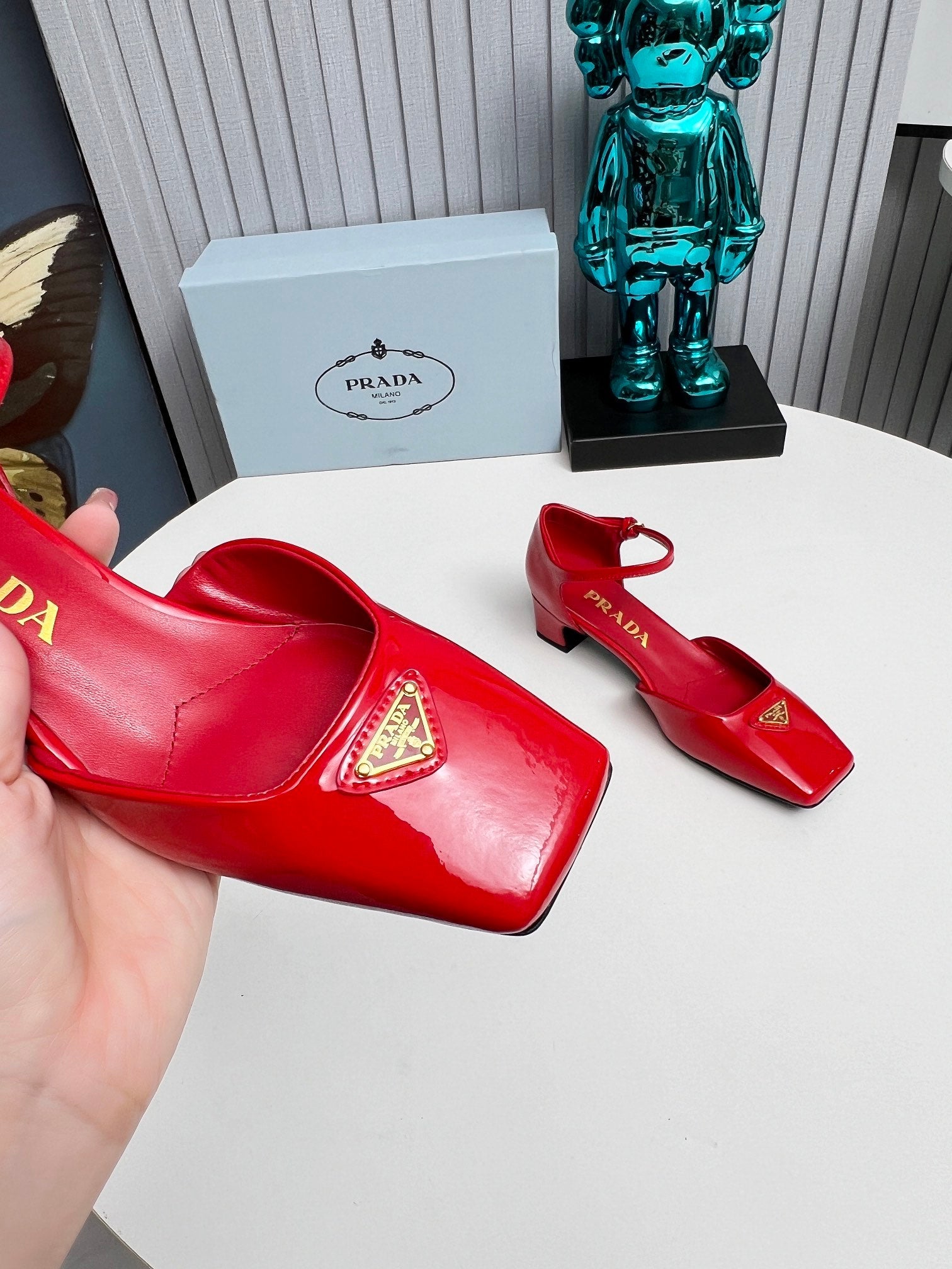PRADA 26S ANKLE STRAP PUMPS 40MM IN RED PATENT CALFSKIN TRIANGLE LOGO