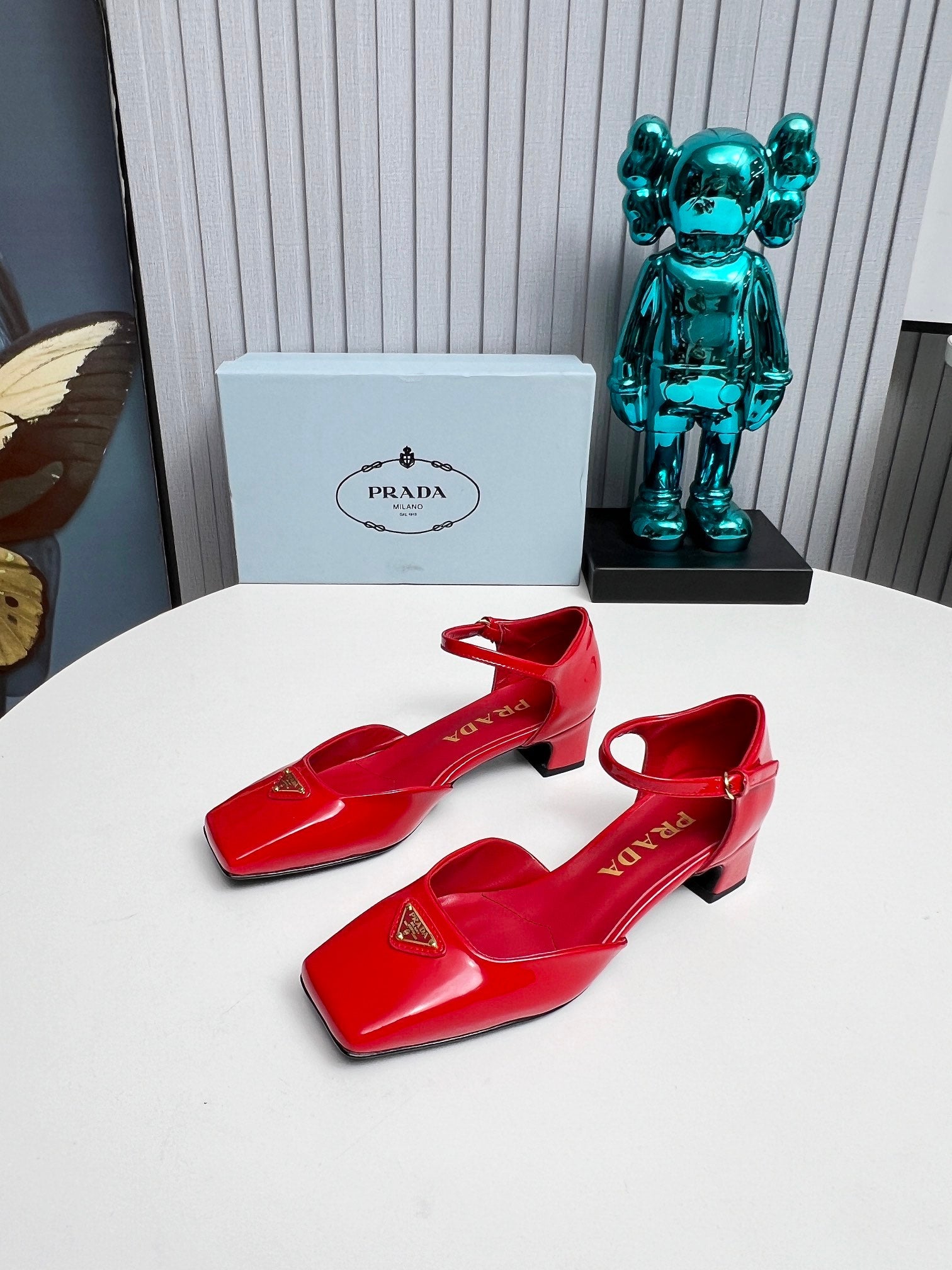 PRADA 26S ANKLE STRAP PUMPS 40MM IN RED PATENT CALFSKIN TRIANGLE LOGO