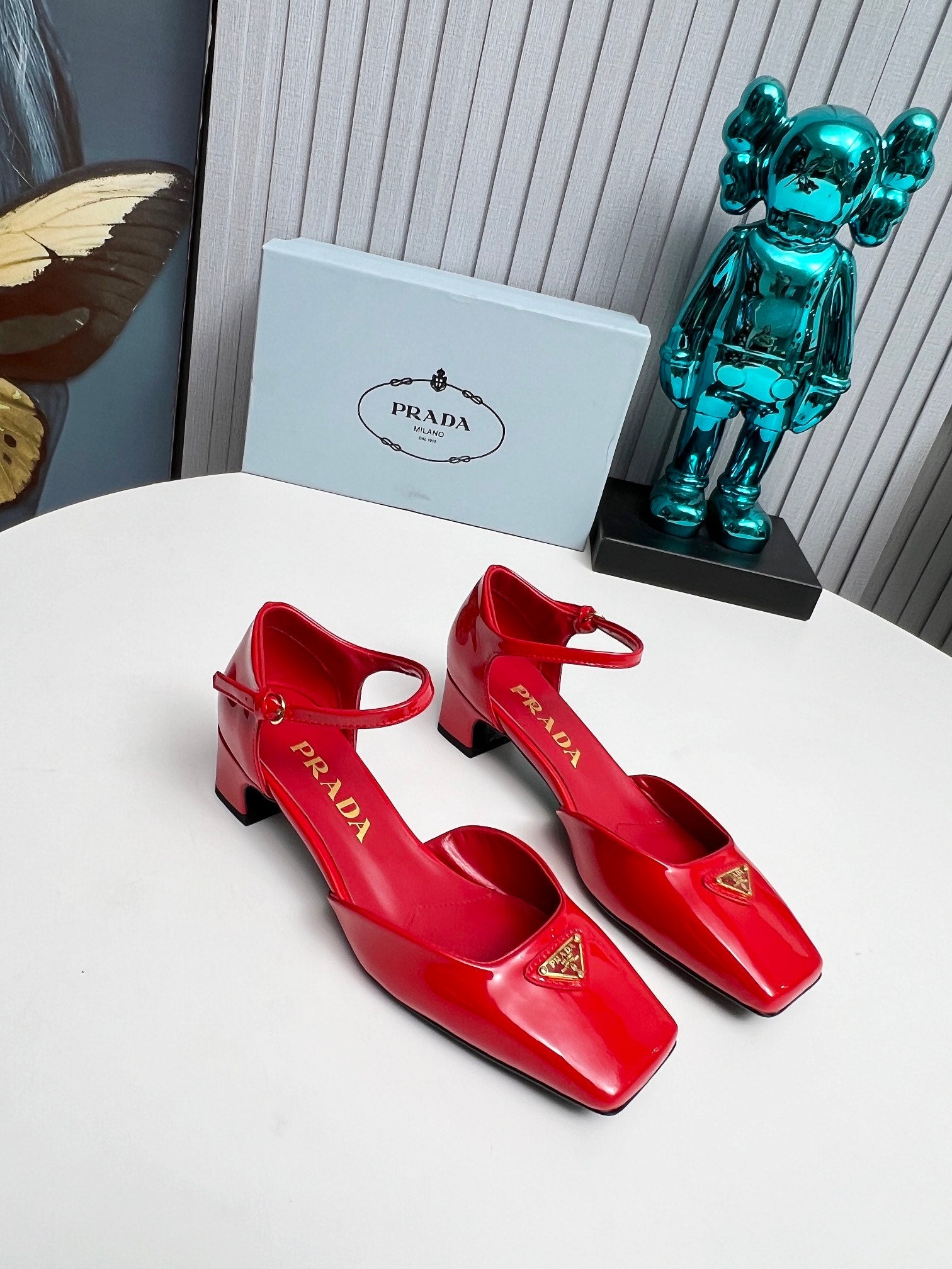 PRADA 26S ANKLE STRAP PUMPS 40MM IN RED PATENT CALFSKIN TRIANGLE LOGO