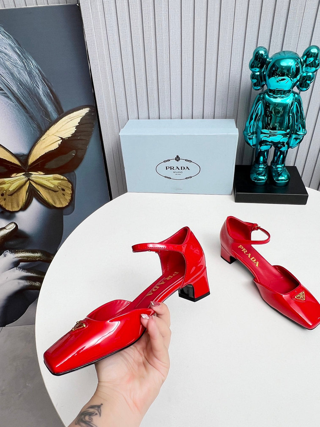 PRADA 26S ANKLE STRAP PUMPS 40MM IN RED PATENT CALFSKIN TRIANGLE LOGO