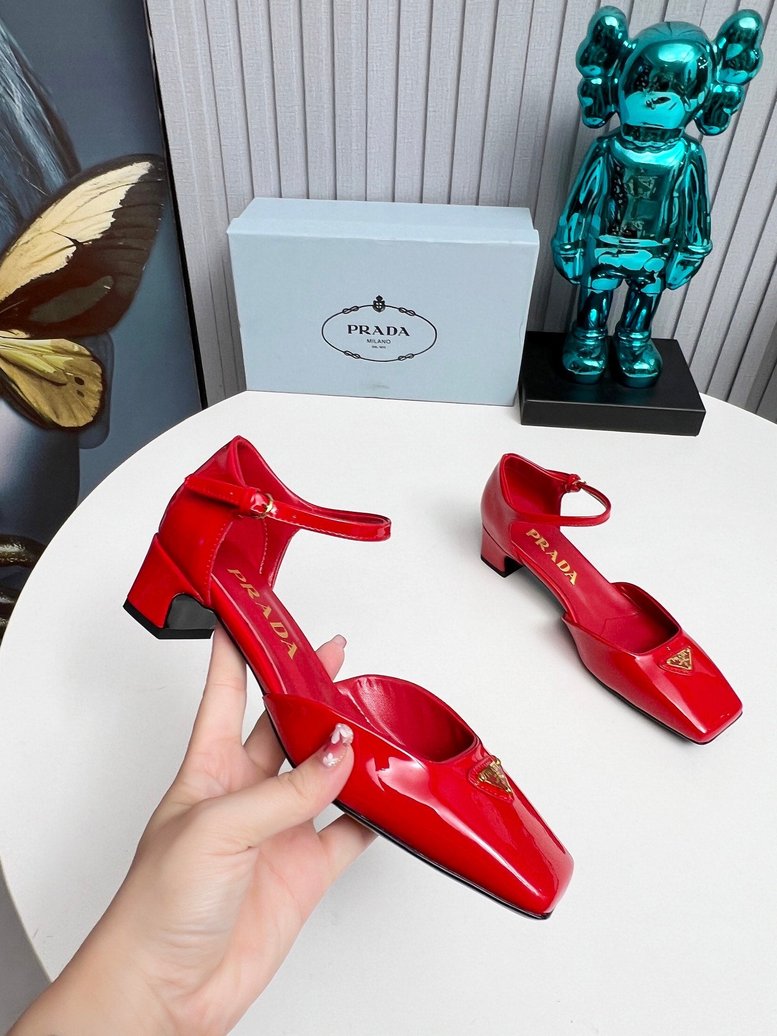 PRADA 26S ANKLE STRAP PUMPS 40MM IN RED PATENT CALFSKIN TRIANGLE LOGO